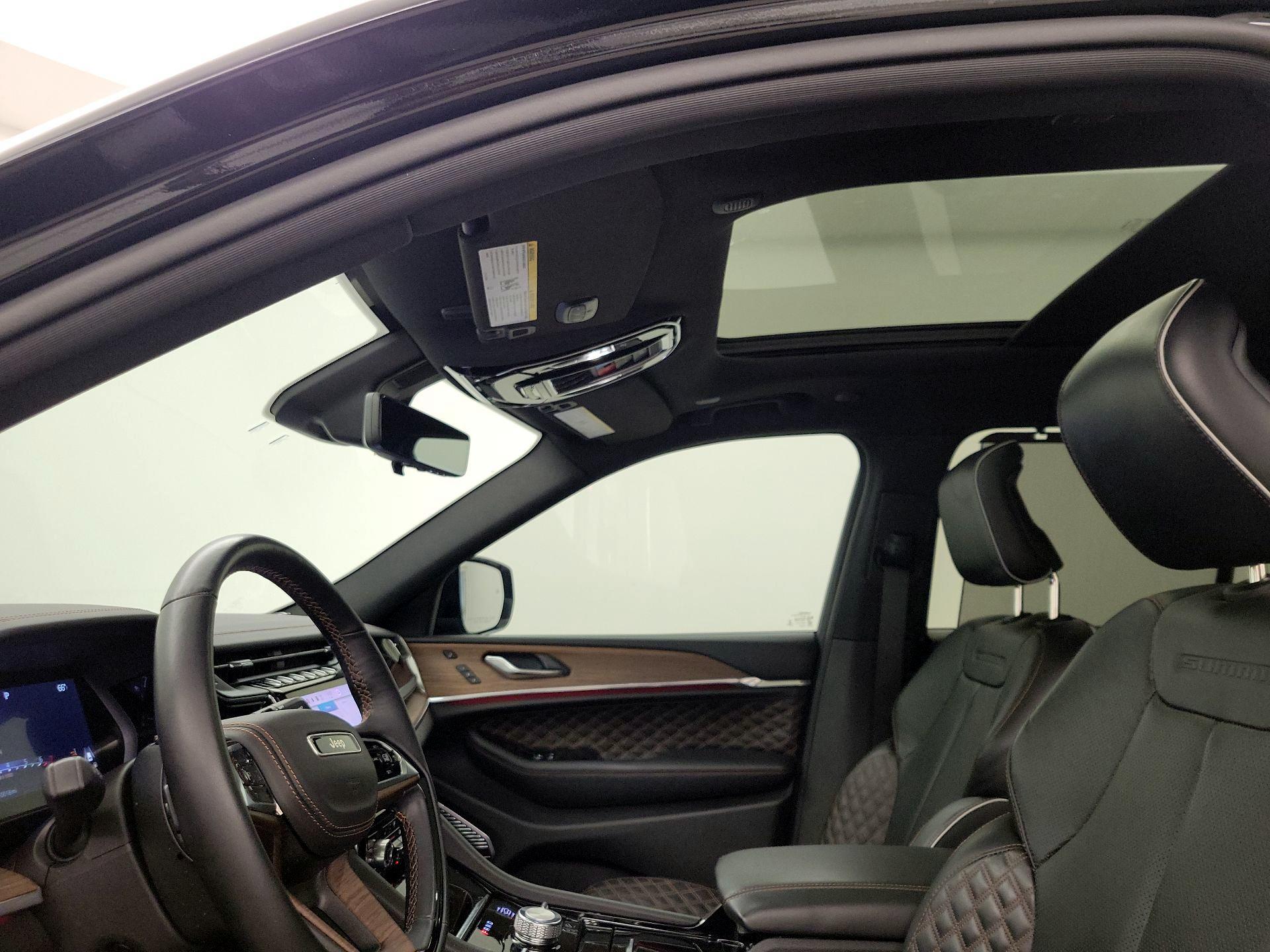 Thumbnail: 2022 Jeep Grand Cherokee - 20