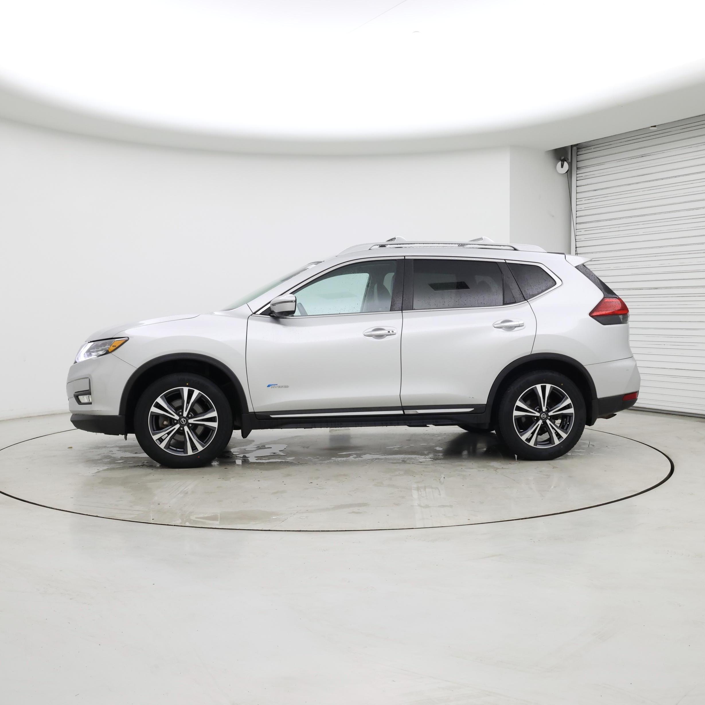 Thumbnail: 2017 Nissan Rogue - 3