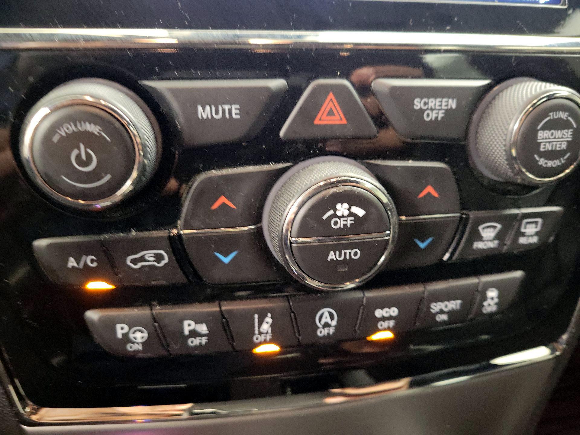 Thumbnail: 2020 Jeep Grand Cherokee - 15