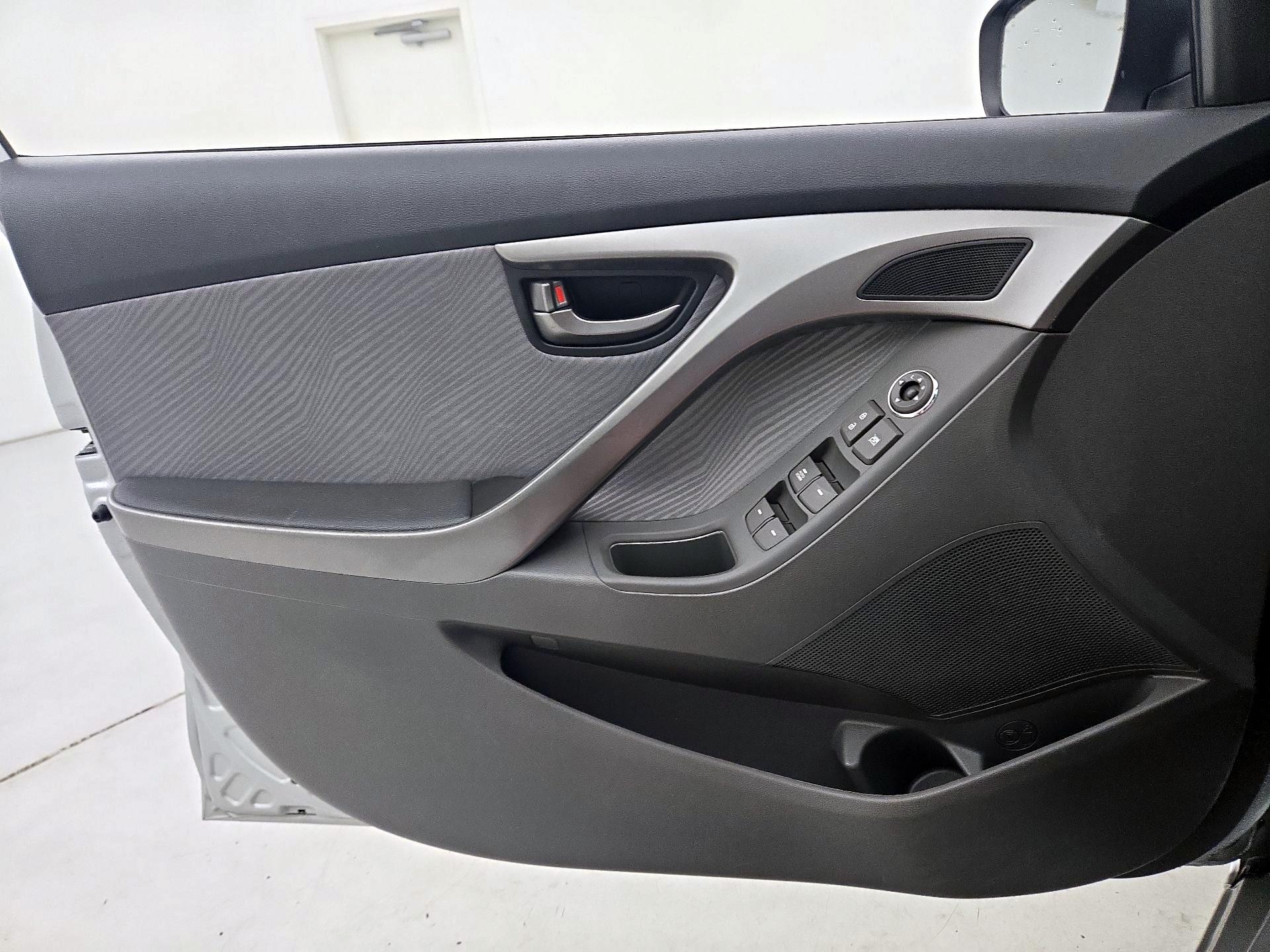 Thumbnail: 2013 Hyundai Elantra - 12