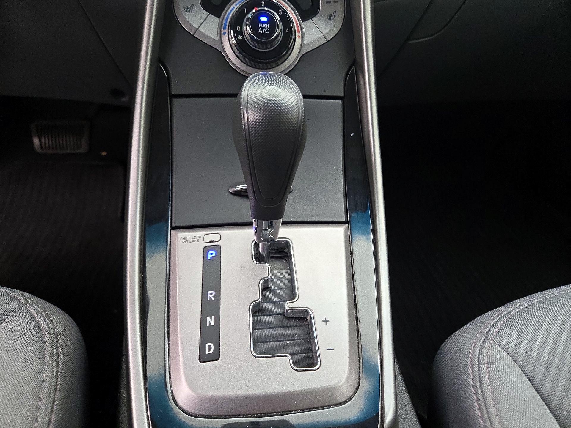 Thumbnail: 2013 Hyundai Elantra - 16