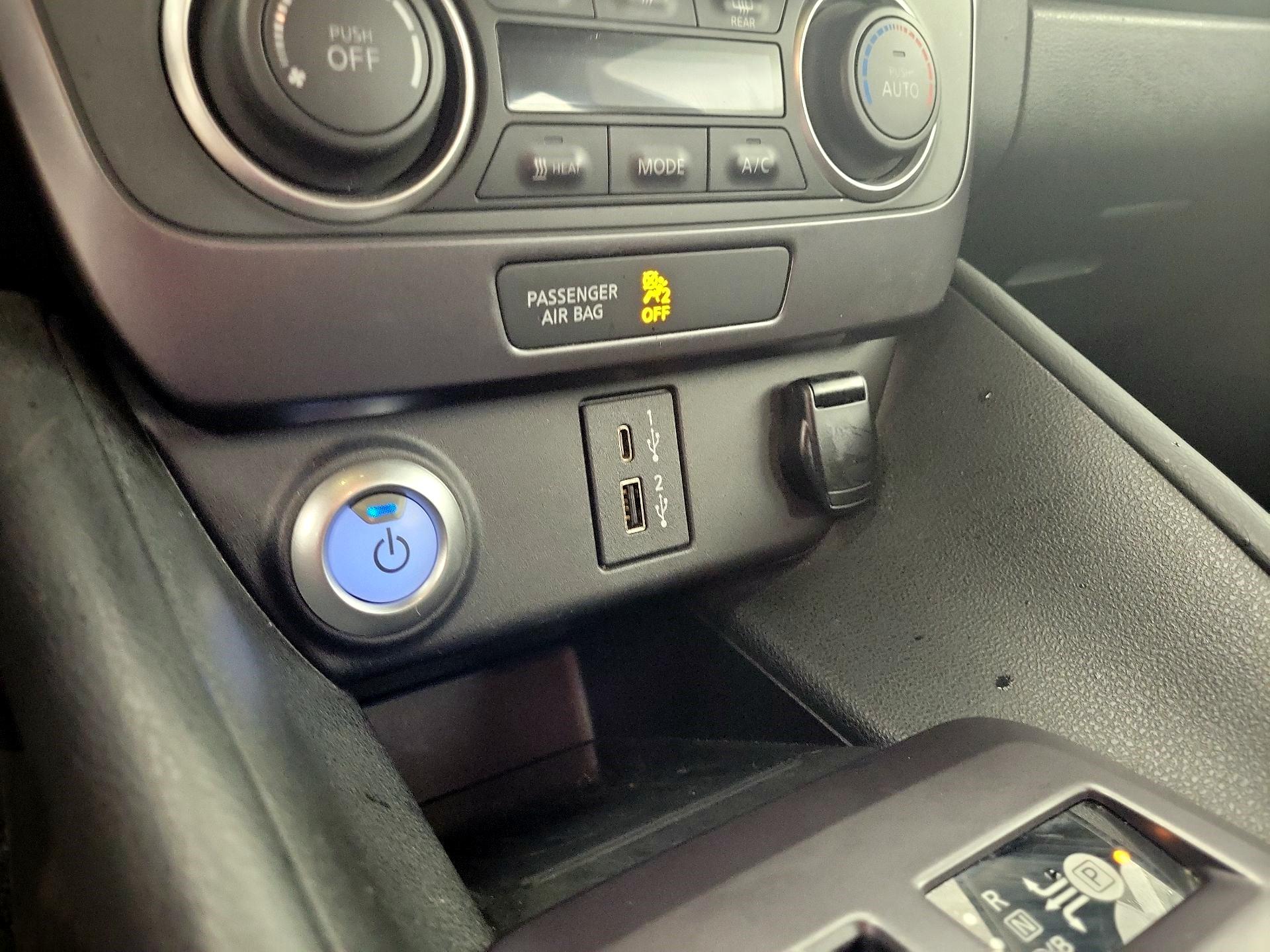 Thumbnail: 2022 Nissan Leaf - 18
