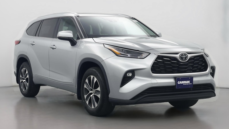 2022 Toyota Highlander XLE Hero Image