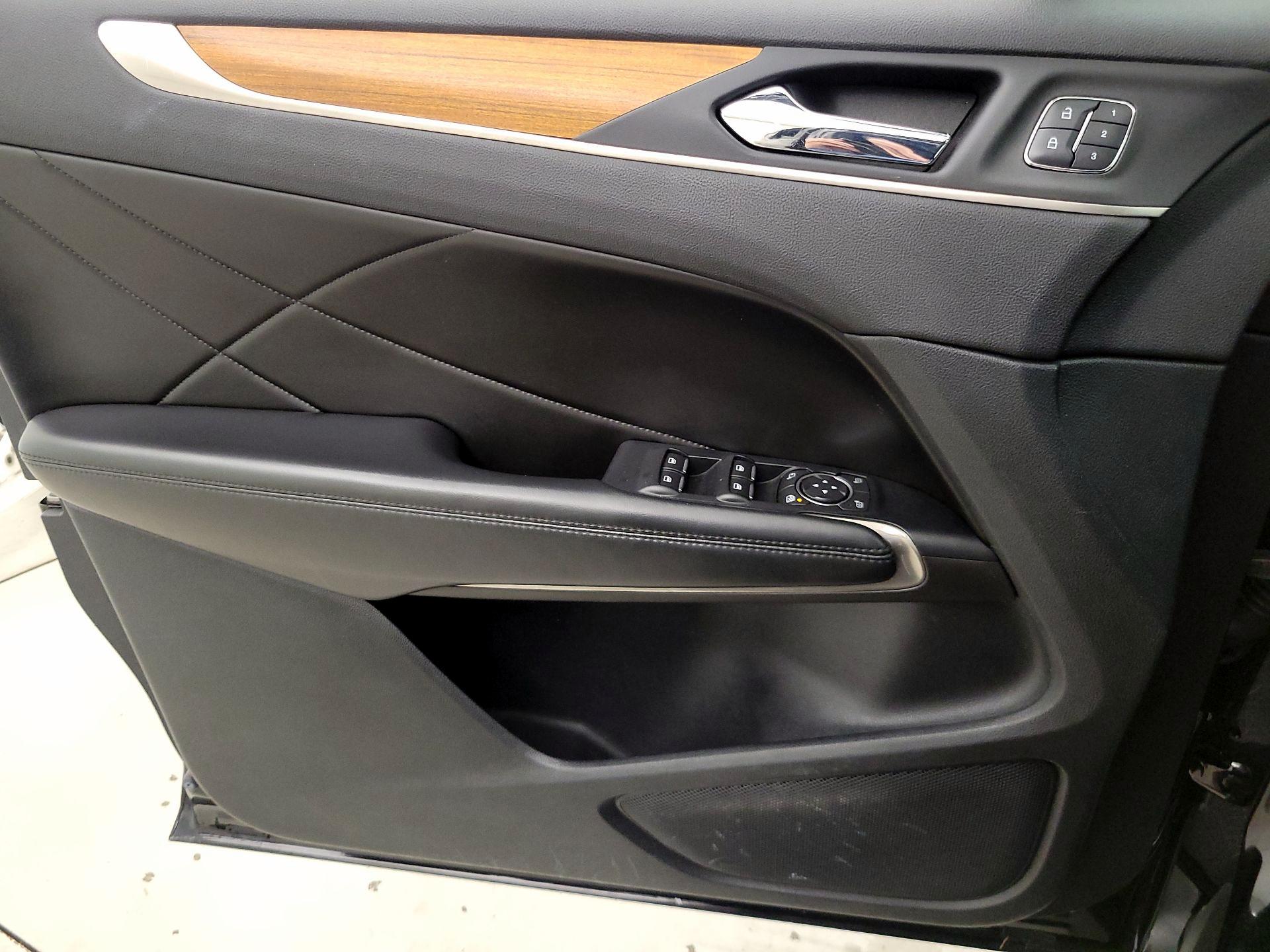 Thumbnail: 2017 Lincoln MKC - 12