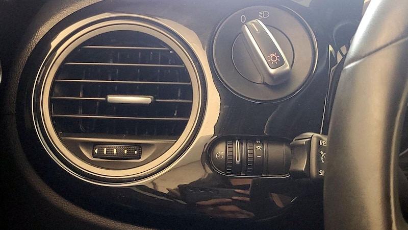 2015 Volkswagen Beetle Classic 13