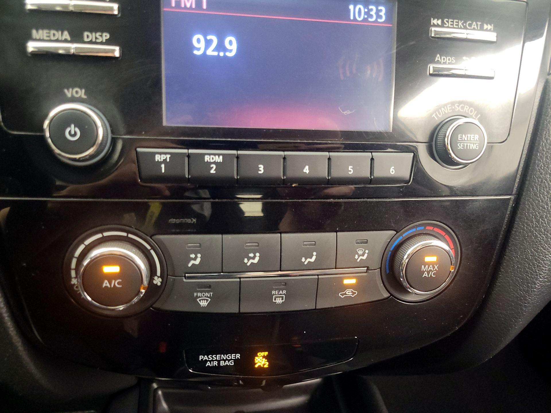 Thumbnail: 2016 Nissan Rogue - 16