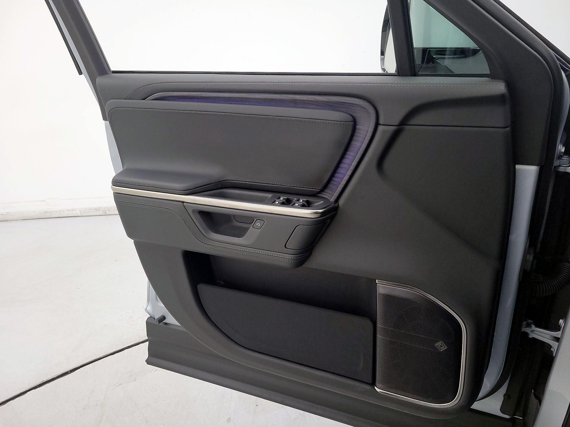Thumbnail: 2025 Rivian R1S - 12