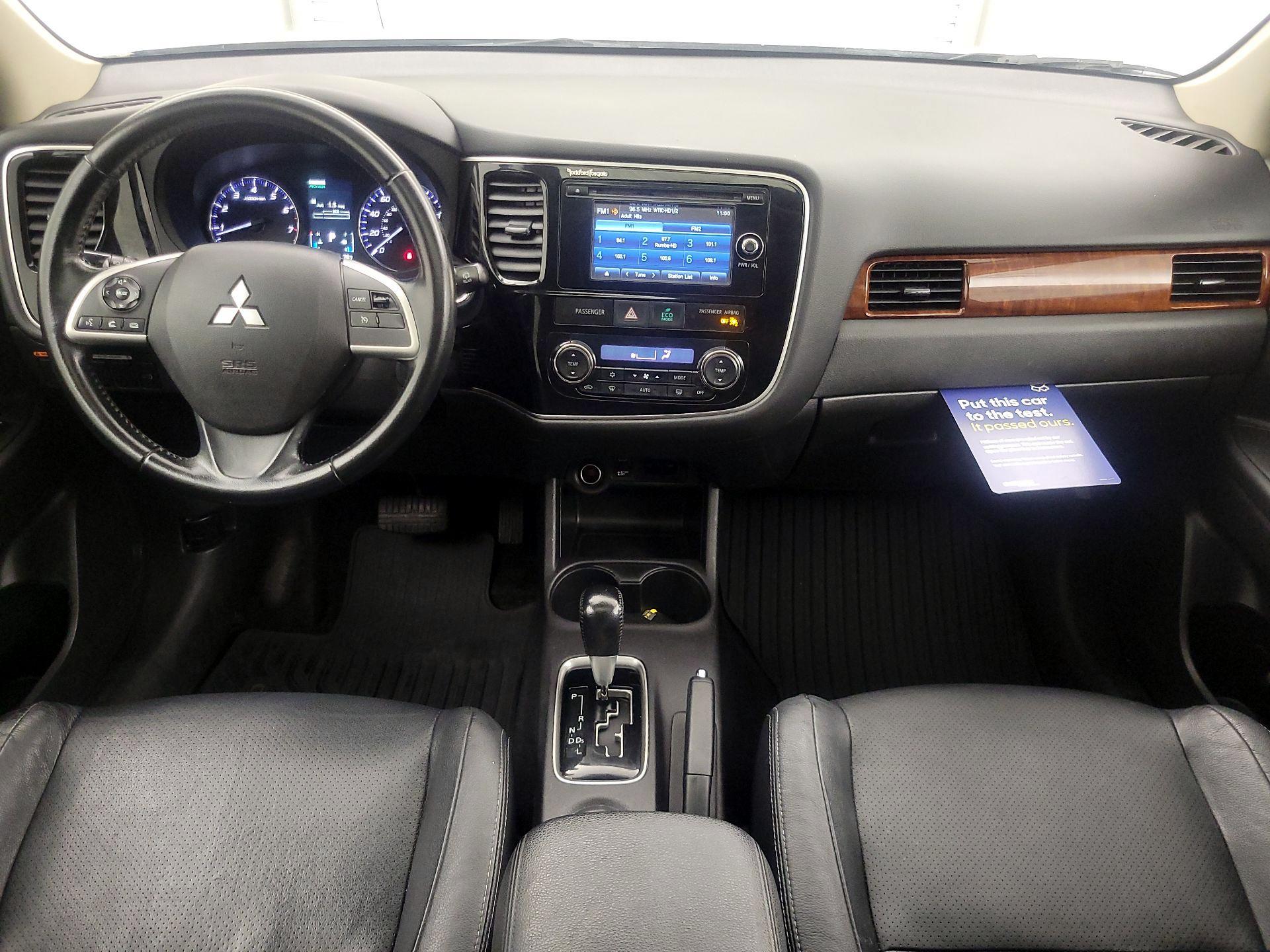 Thumbnail: 2015 Mitsubishi Outlander - 9