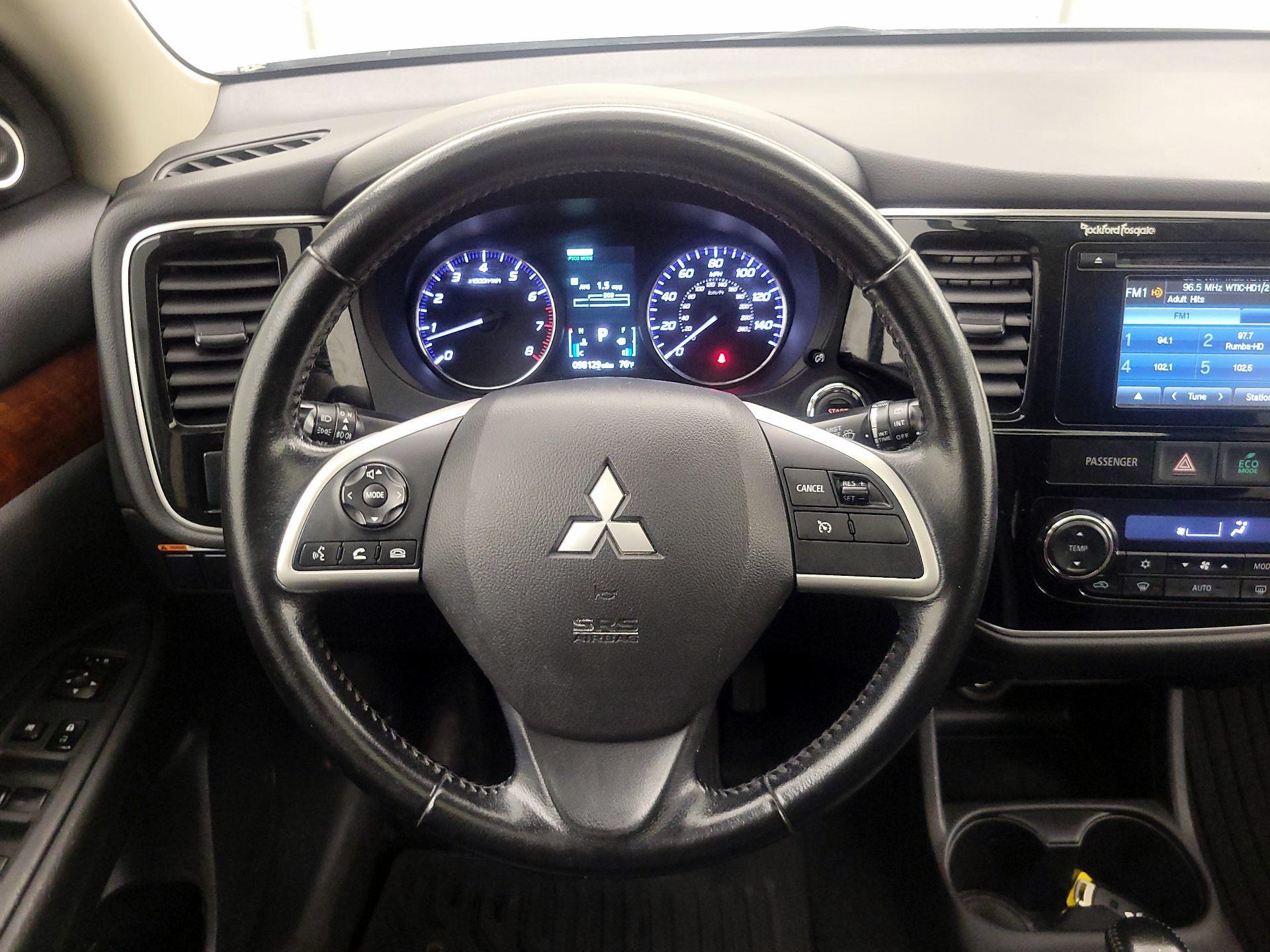Thumbnail: 2015 Mitsubishi Outlander - 10