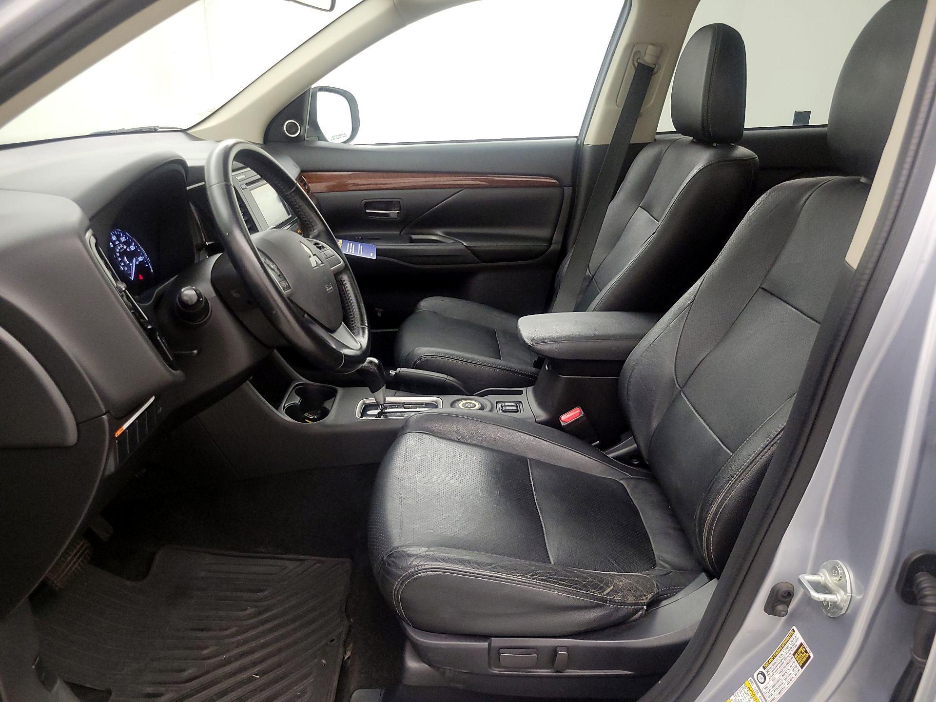 Thumbnail: 2015 Mitsubishi Outlander - 11