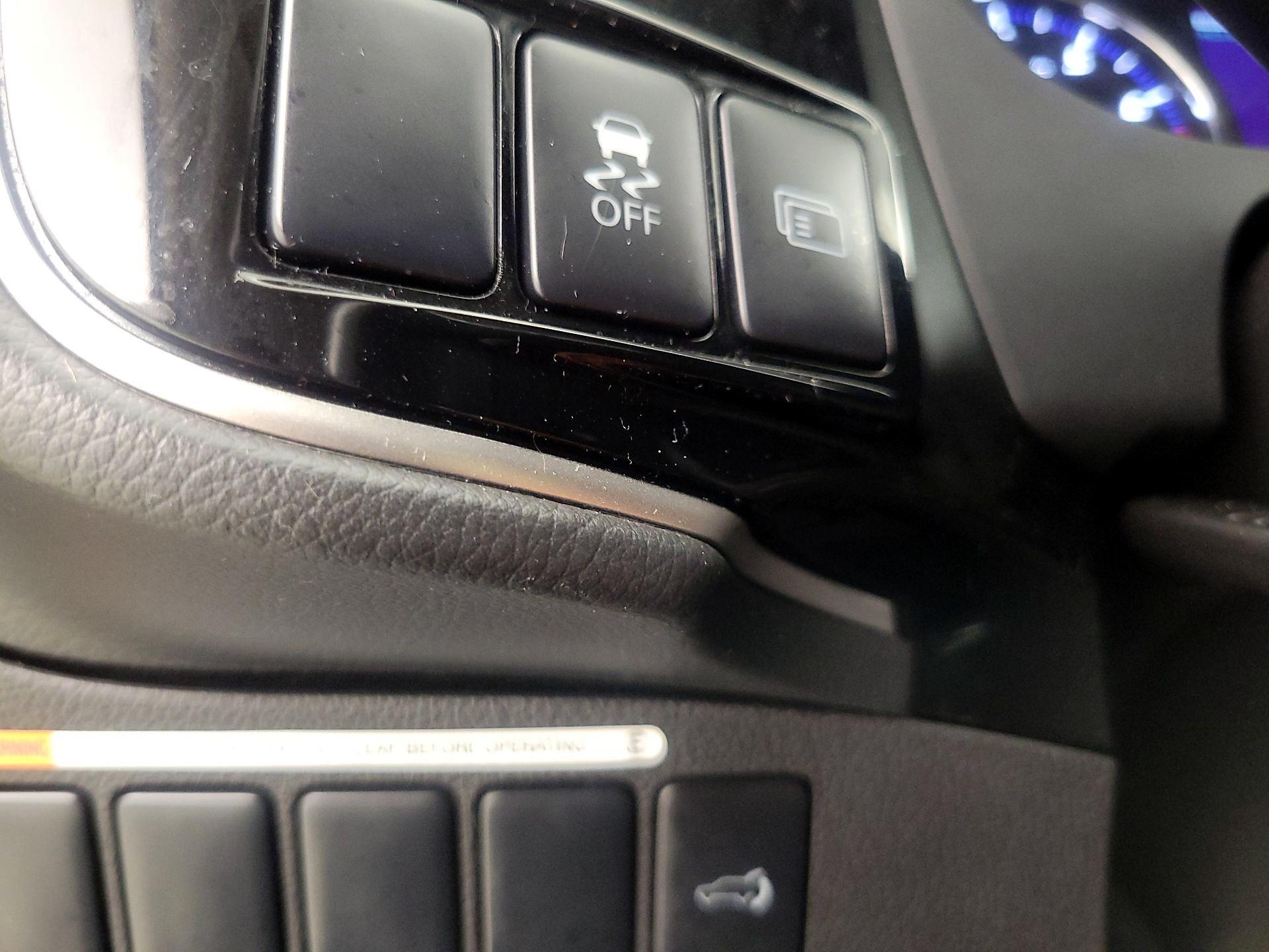 Thumbnail: 2015 Mitsubishi Outlander - 13
