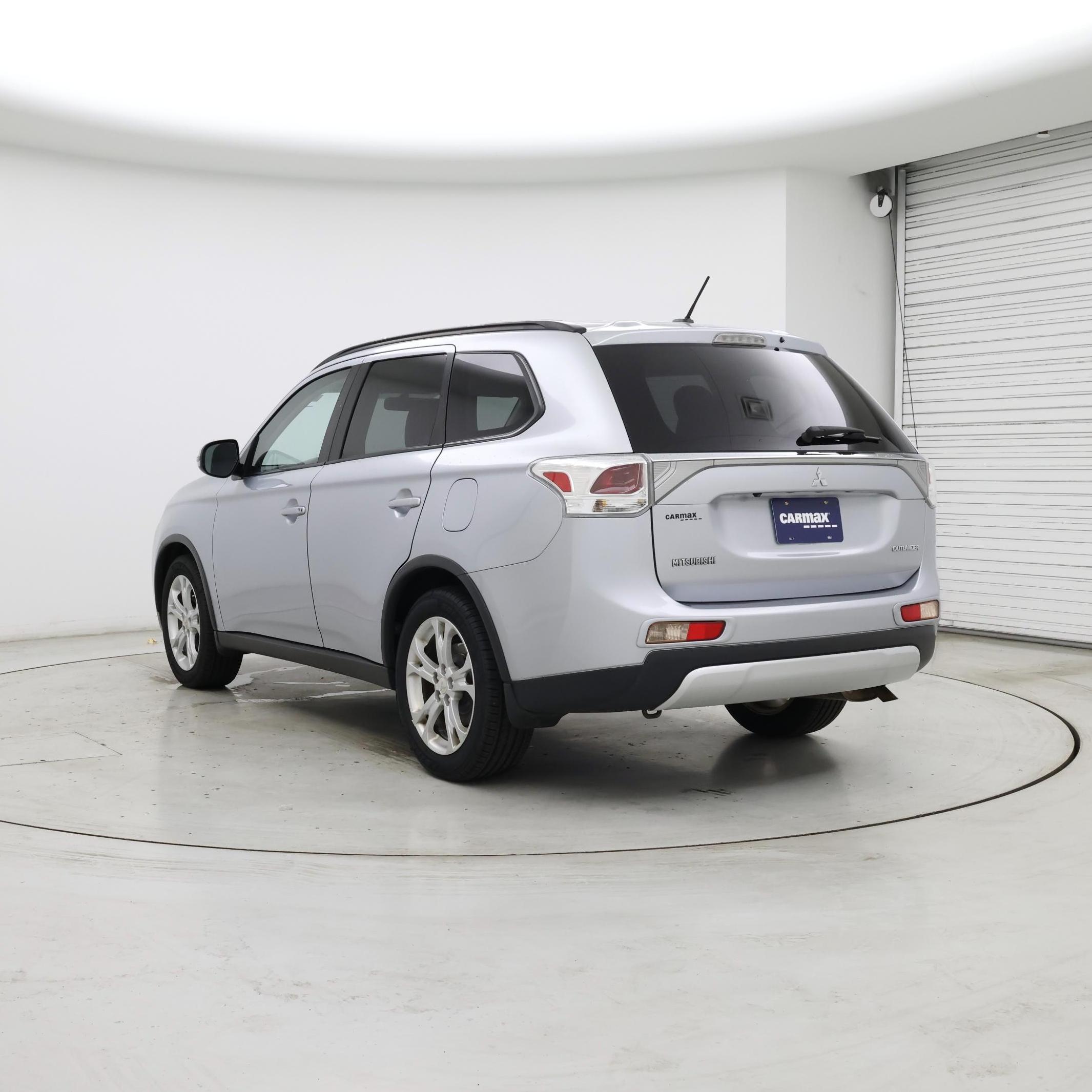 Thumbnail: 2015 Mitsubishi Outlander - 2