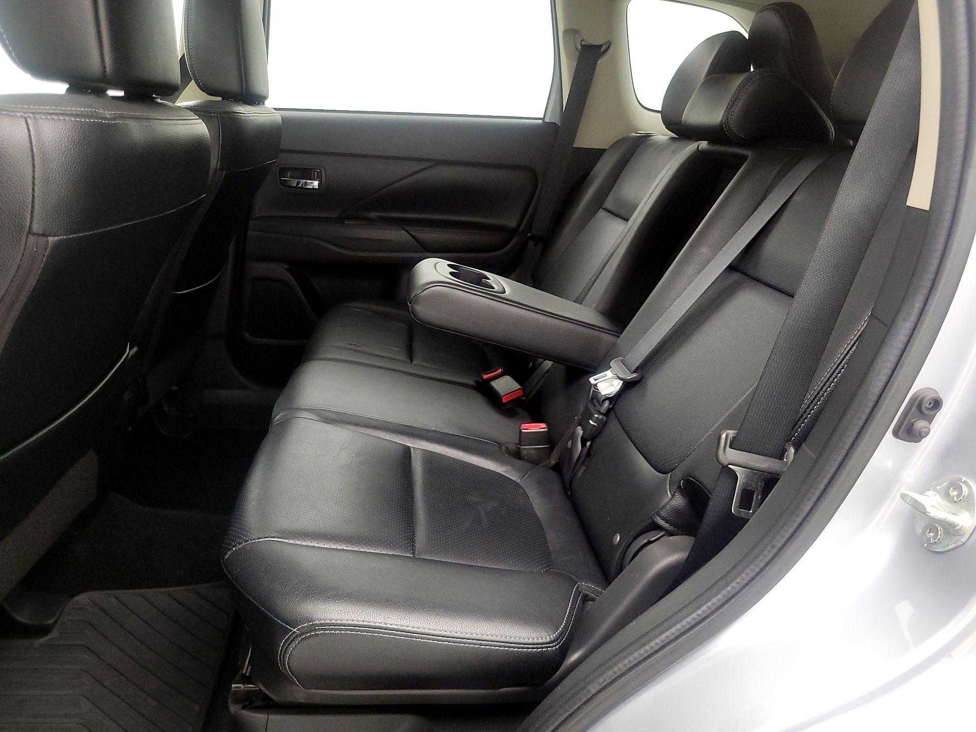 Thumbnail: 2015 Mitsubishi Outlander - 20