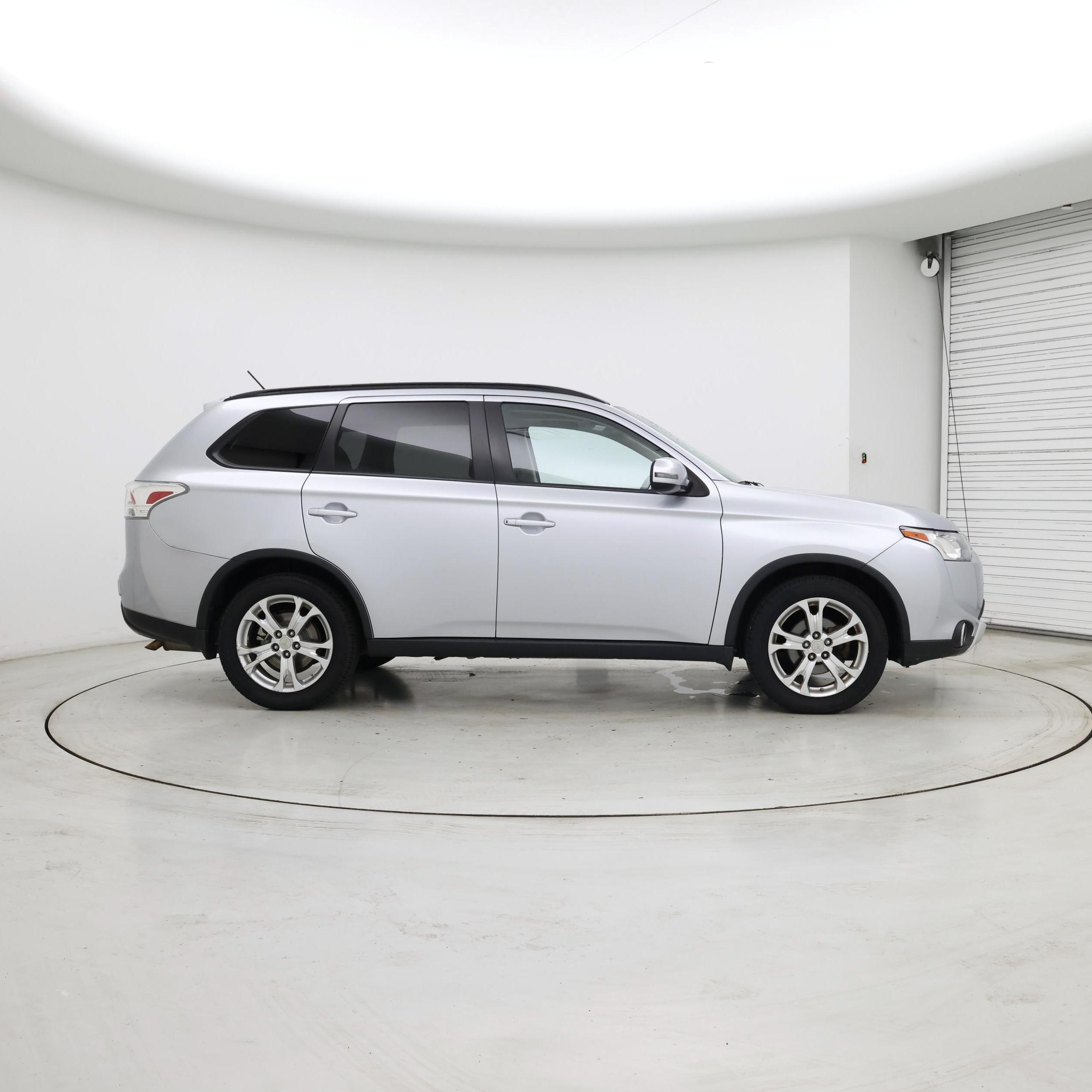 Thumbnail: 2015 Mitsubishi Outlander - 7