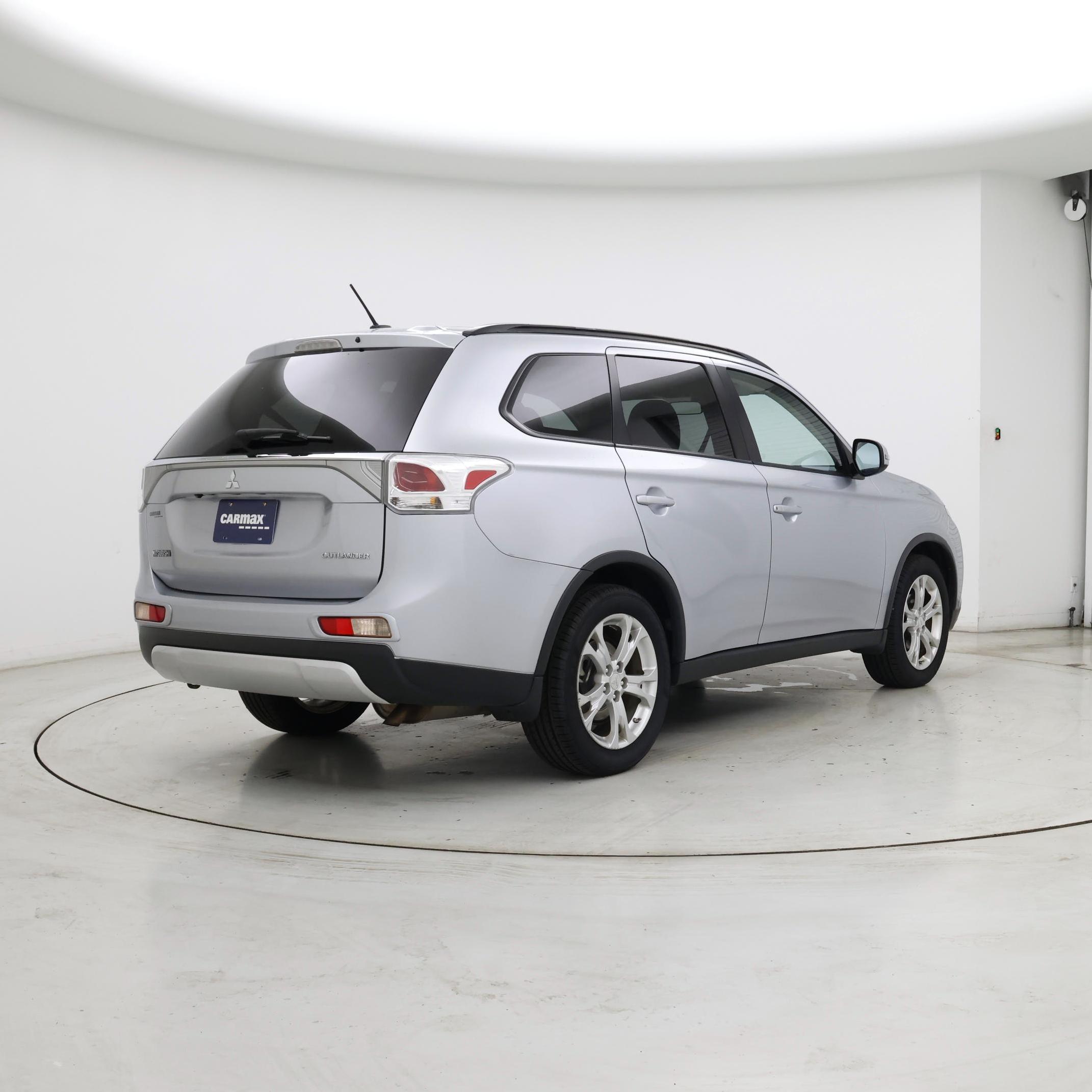 Thumbnail: 2015 Mitsubishi Outlander - 8
