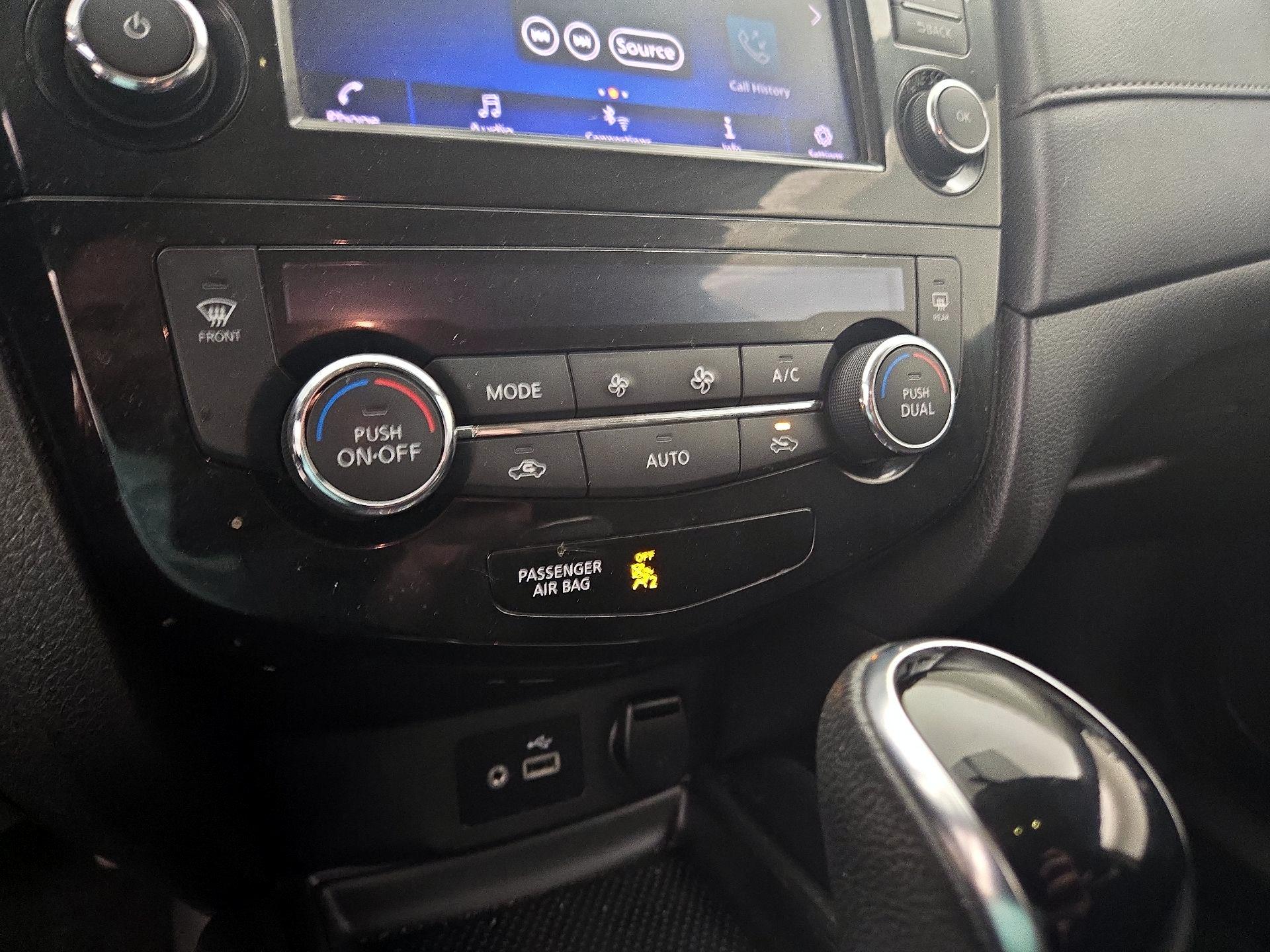 Thumbnail: 2018 Nissan Rogue - 16