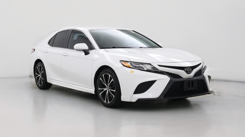 2020 Toyota Camry SE Hero Image