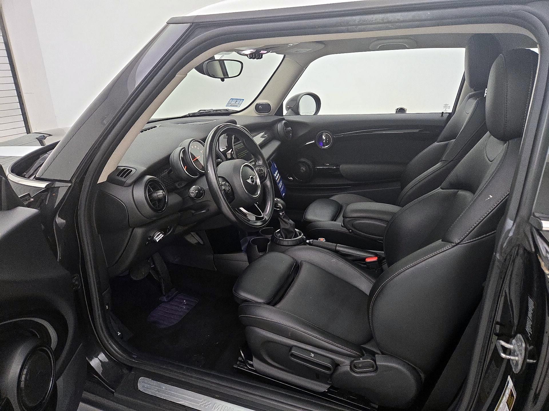 Thumbnail: 2016 MINI Cooper Hardtop - 11