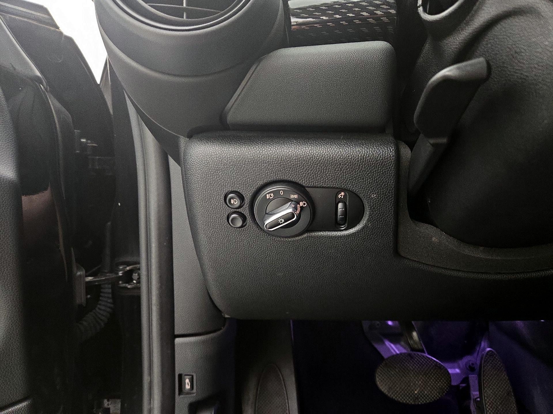 Thumbnail: 2016 MINI Cooper Hardtop - 13