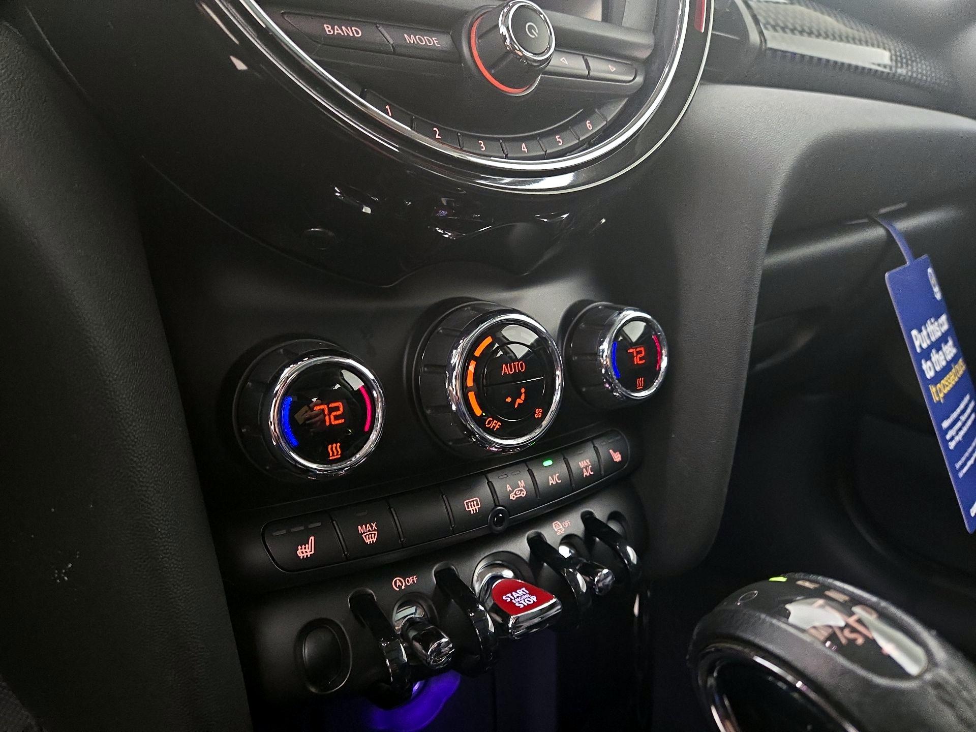 Thumbnail: 2016 MINI Cooper Hardtop - 15