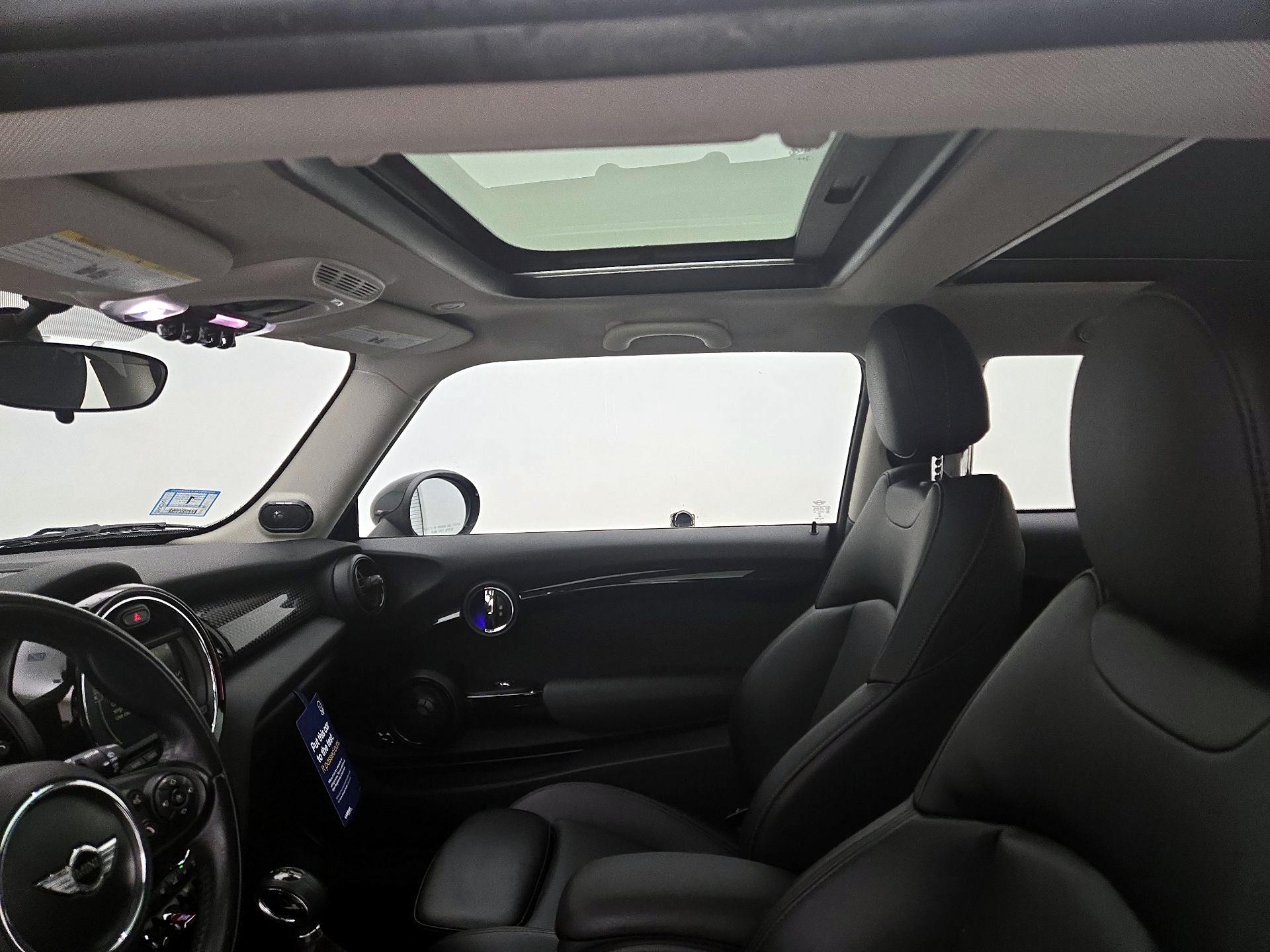 Thumbnail: 2016 MINI Cooper Hardtop - 18