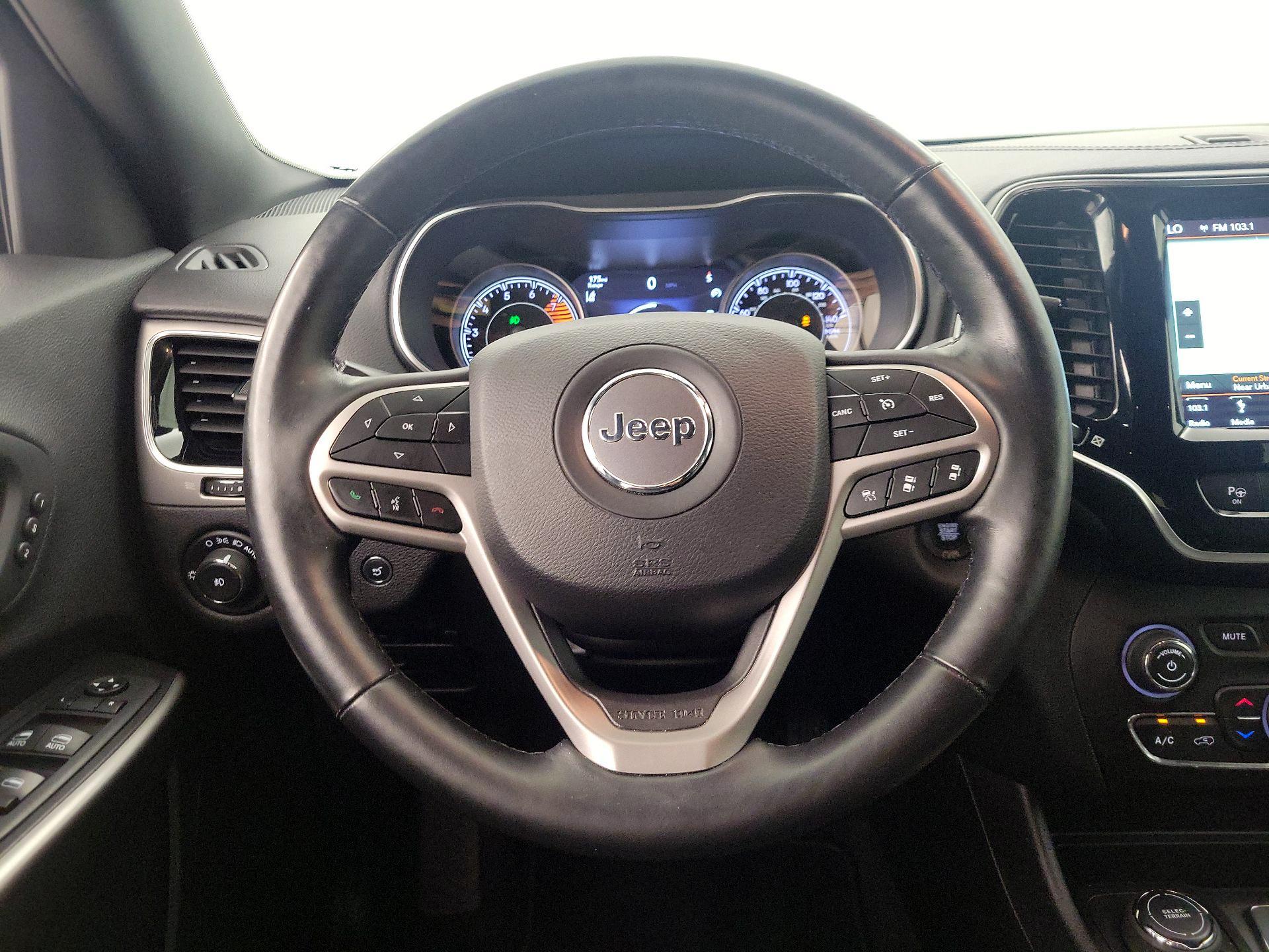 Thumbnail: 2019 Jeep Cherokee - 10