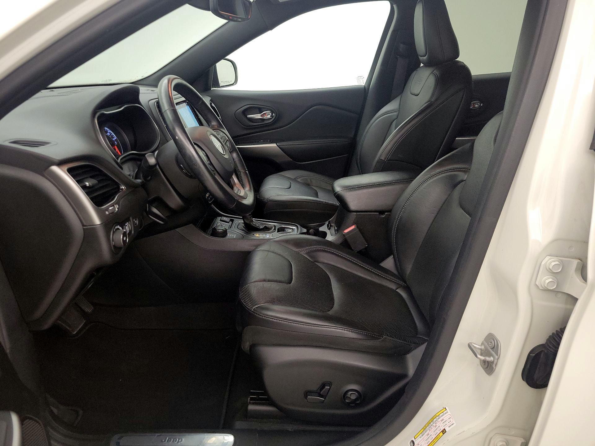 Thumbnail: 2019 Jeep Cherokee - 11