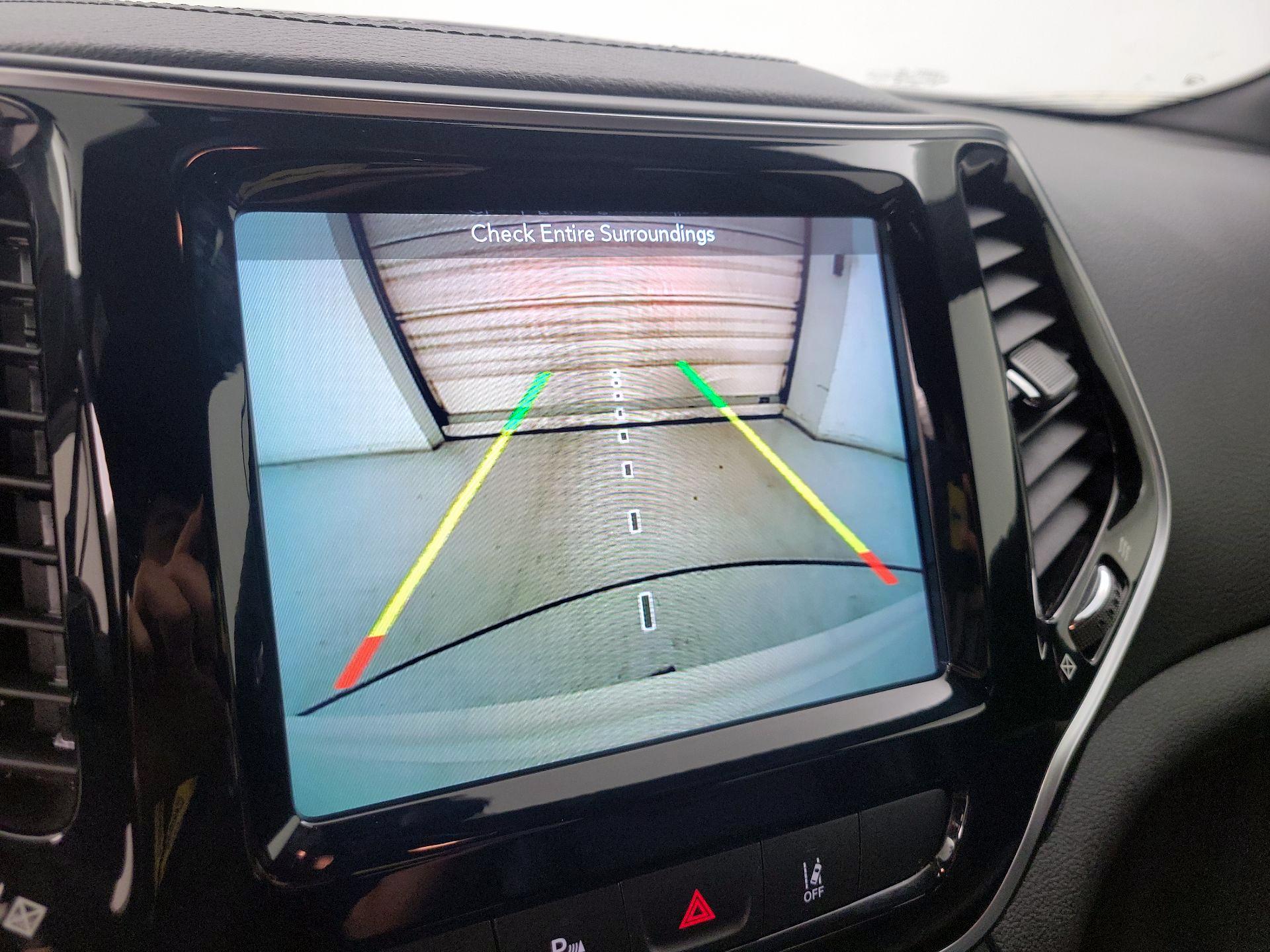 Thumbnail: 2019 Jeep Cherokee - 15