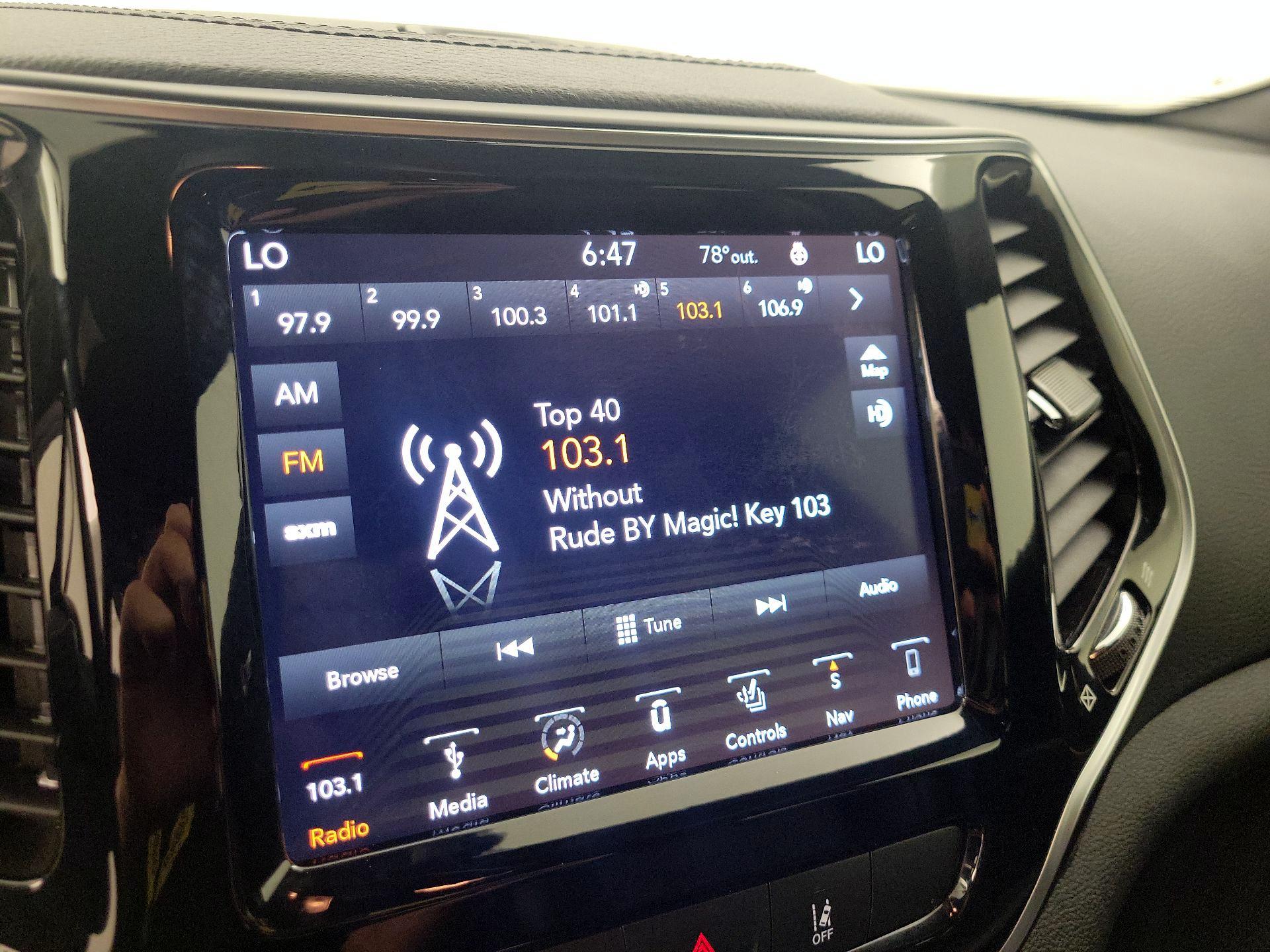 Thumbnail: 2019 Jeep Cherokee - 16