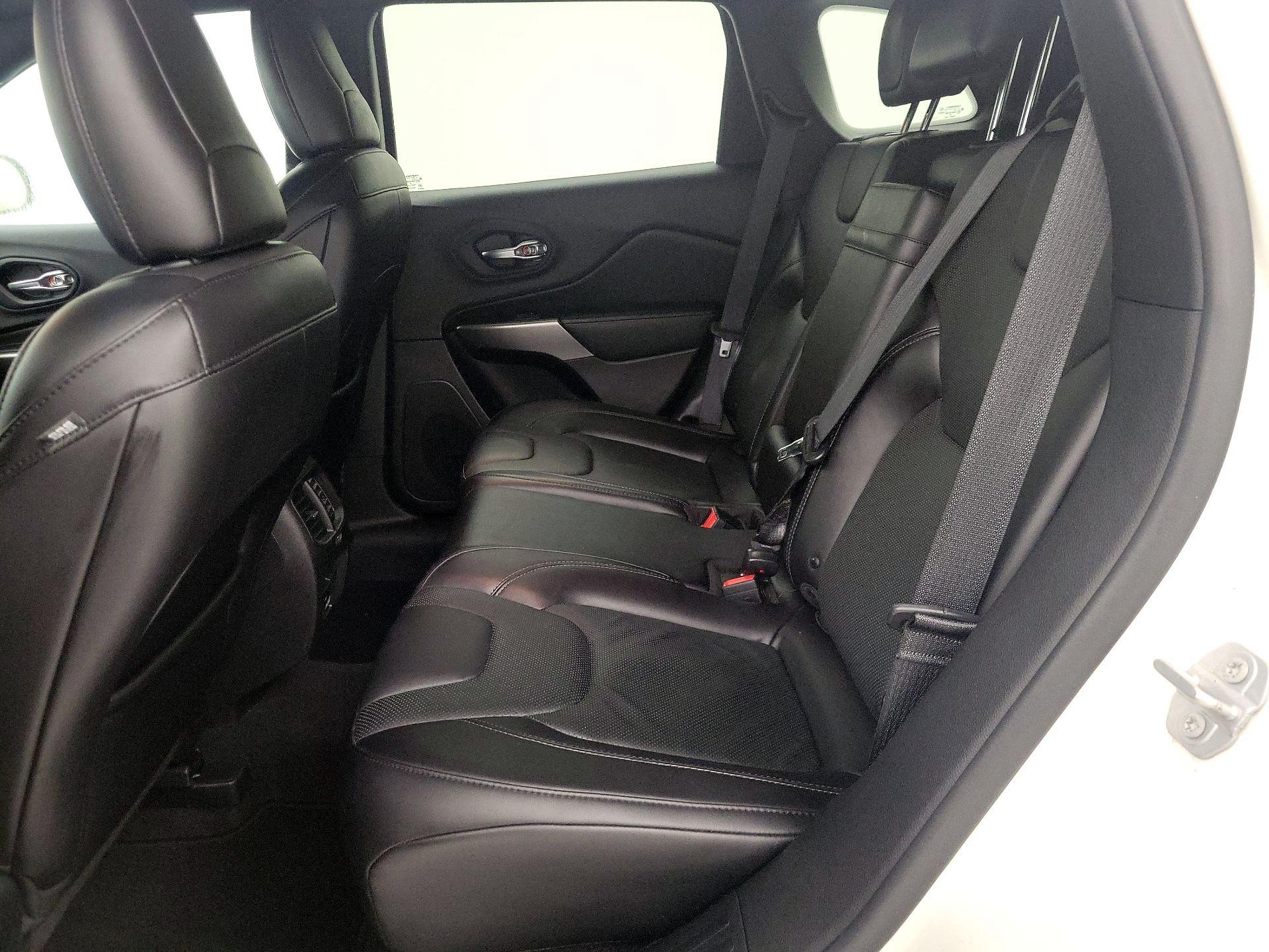 Thumbnail: 2019 Jeep Cherokee - 20