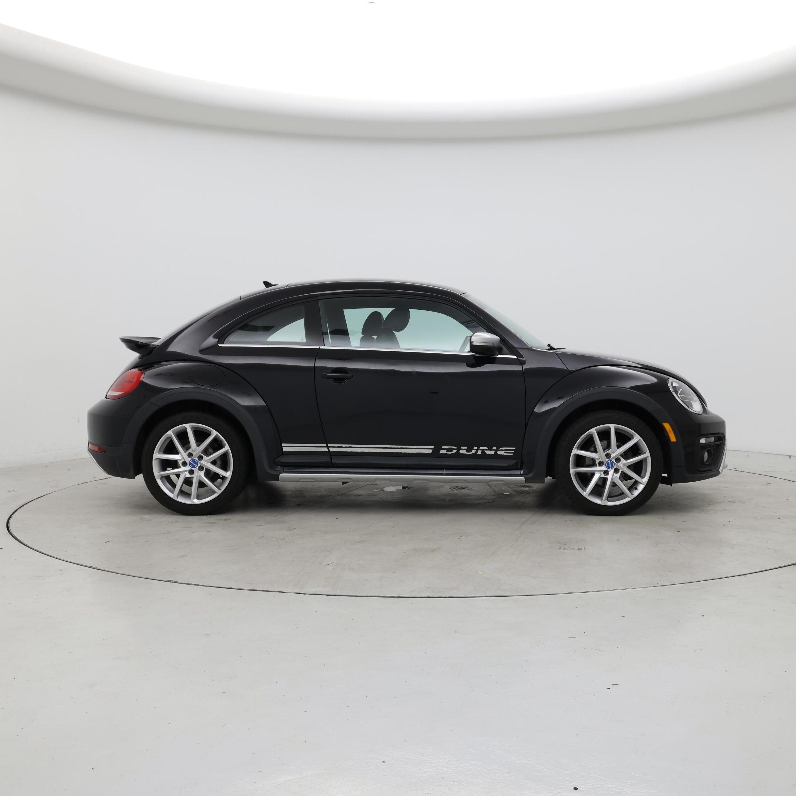 Thumbnail: 2016 Volkswagen Beetle - 7