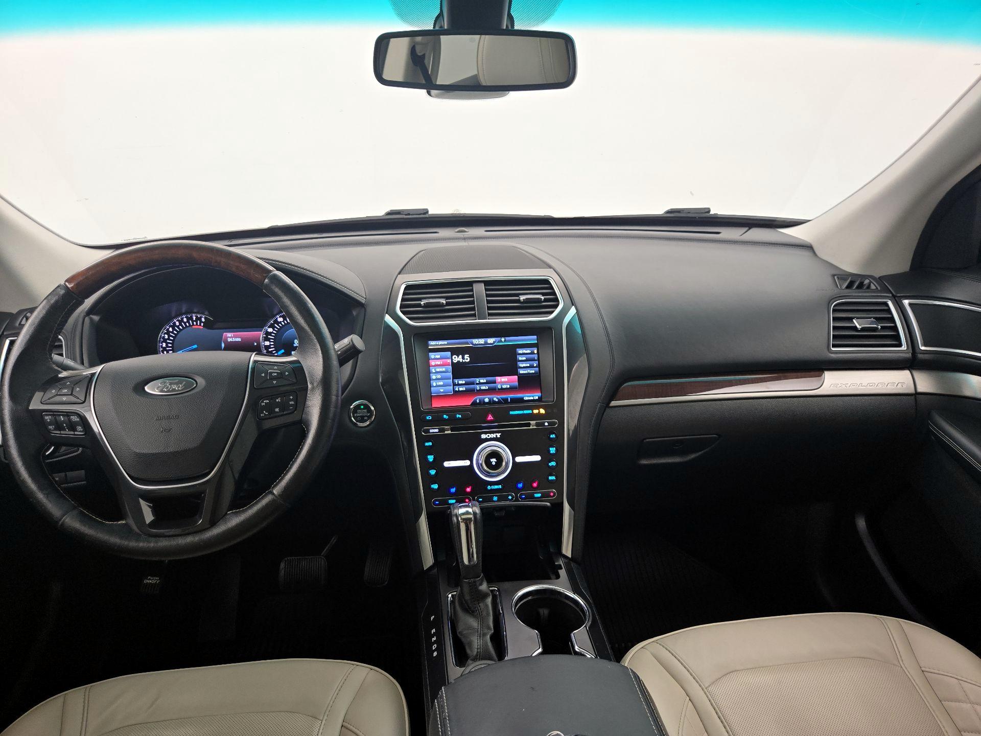 Thumbnail: 2016 Ford Explorer - 9
