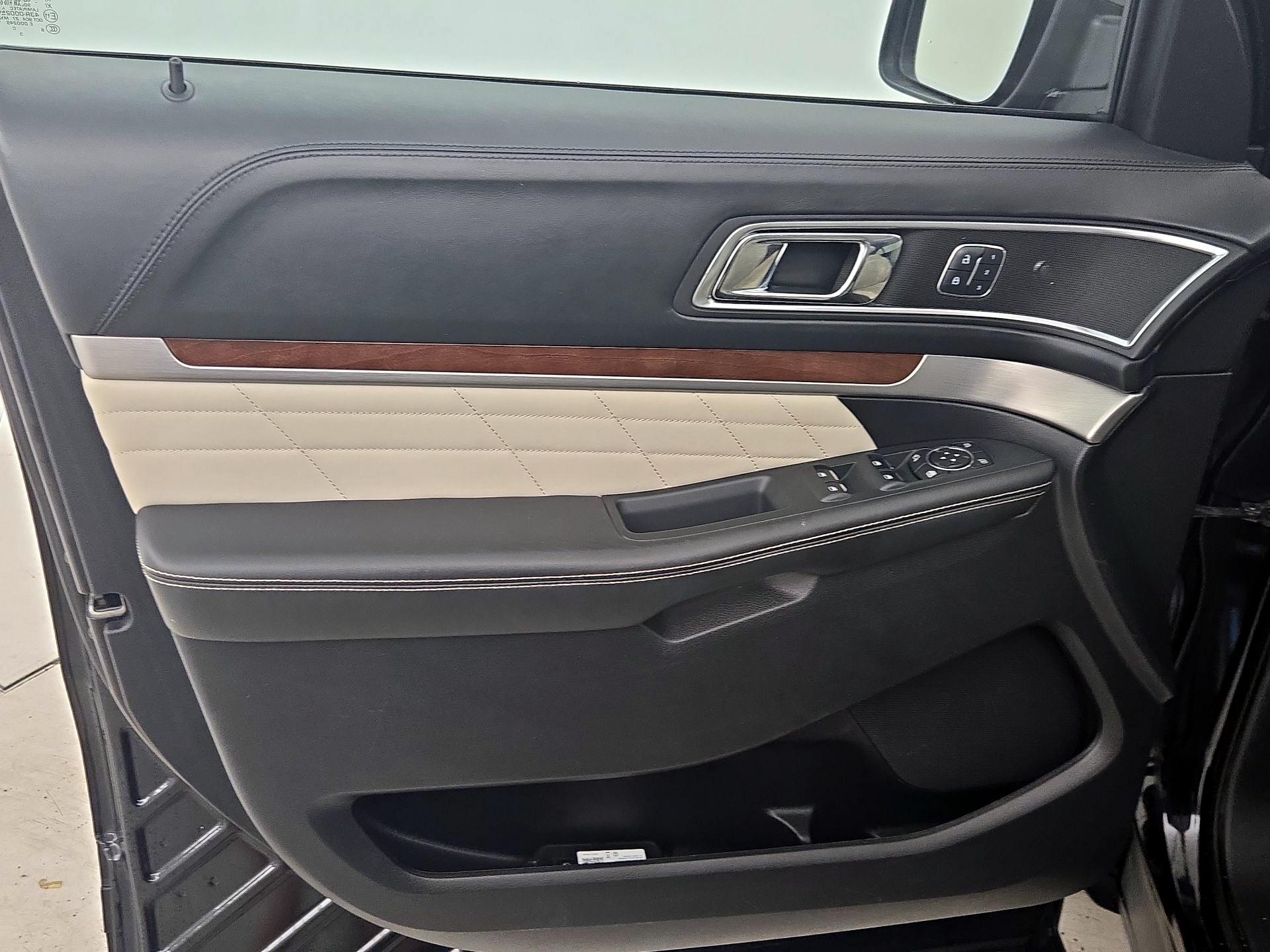 Thumbnail: 2016 Ford Explorer - 12