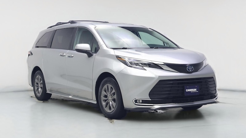 2021 Toyota Sienna XLE Hero Image