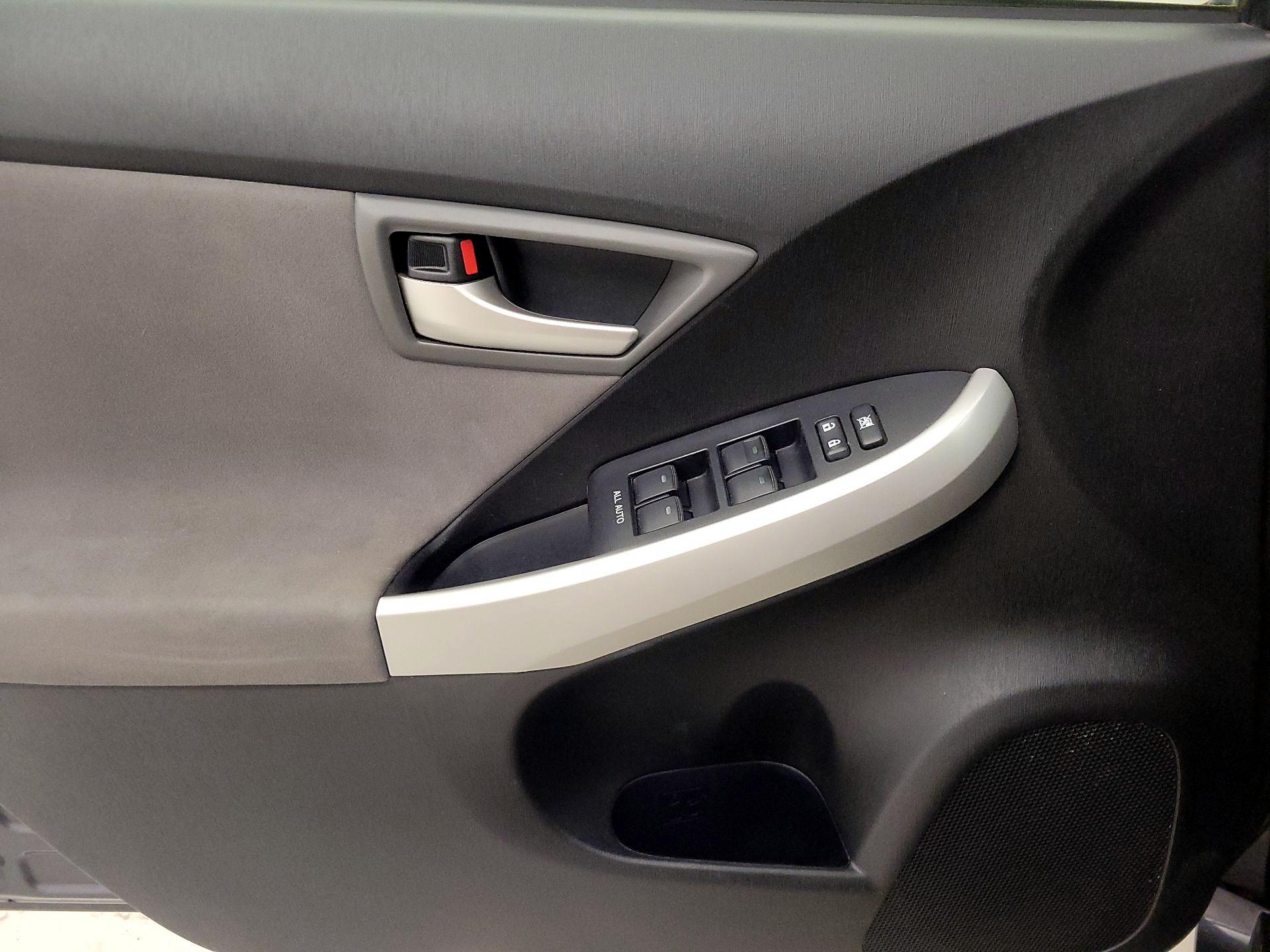 Thumbnail: 2015 Toyota Prius - 12