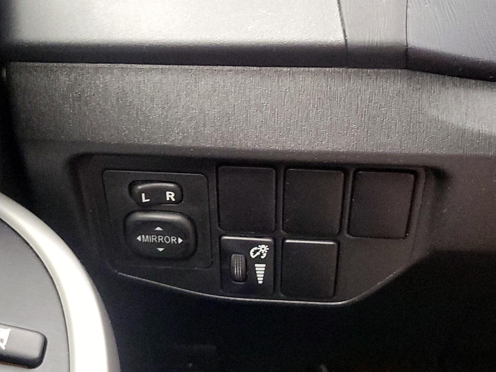 Thumbnail: 2015 Toyota Prius - 13
