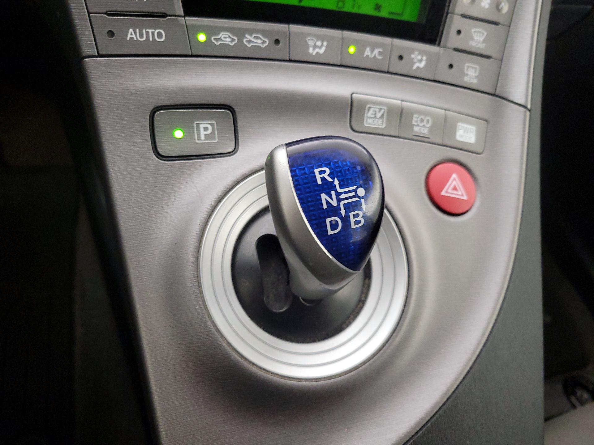 Thumbnail: 2015 Toyota Prius - 17