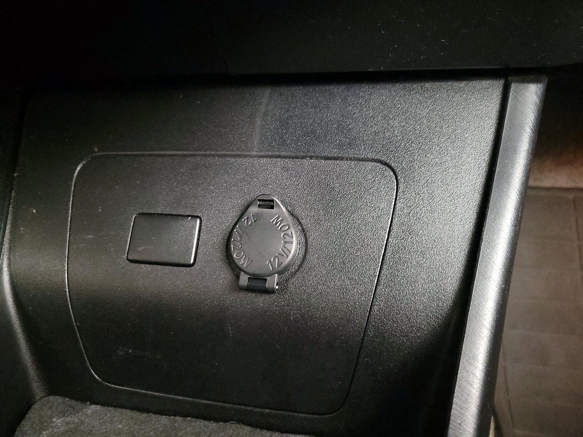 Thumbnail: 2015 Toyota Prius - 18