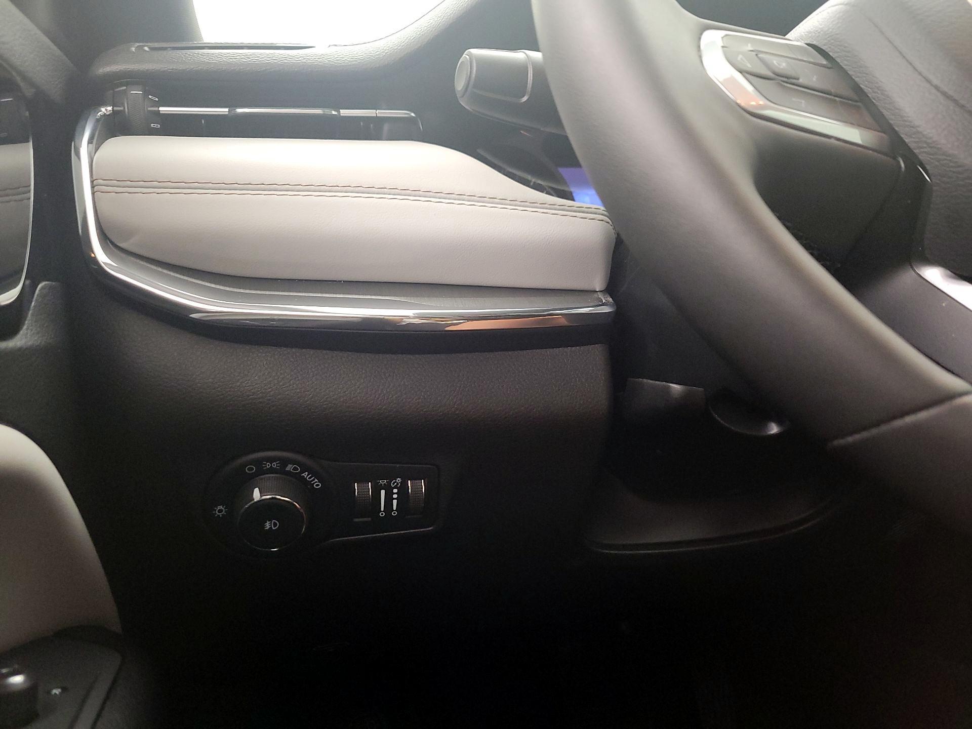 Thumbnail: 2023 Jeep Compass - 16