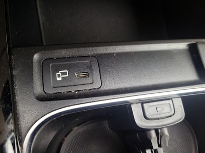 USB/AUX Ports