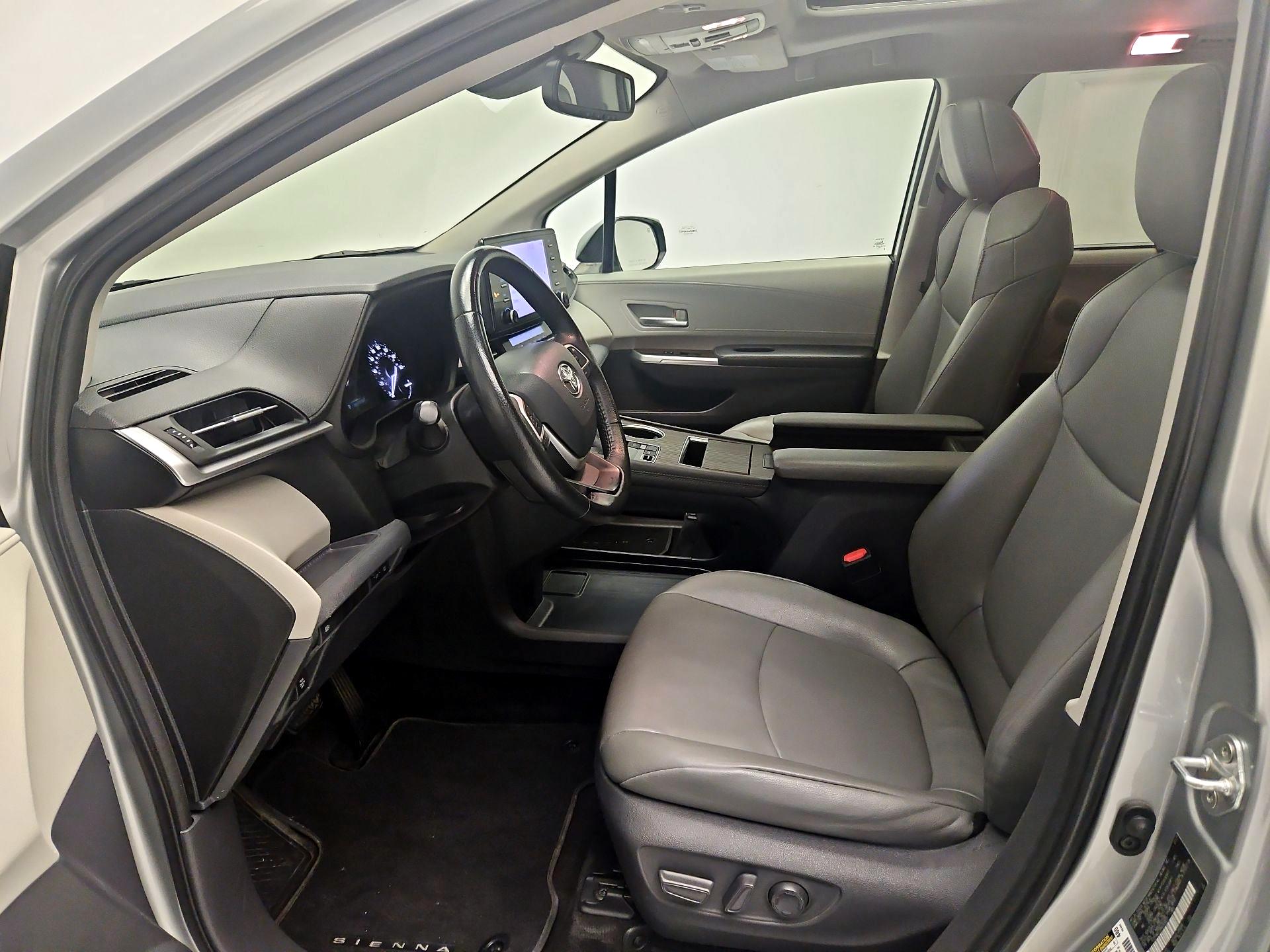 Thumbnail: 2021 Toyota Sienna - 11