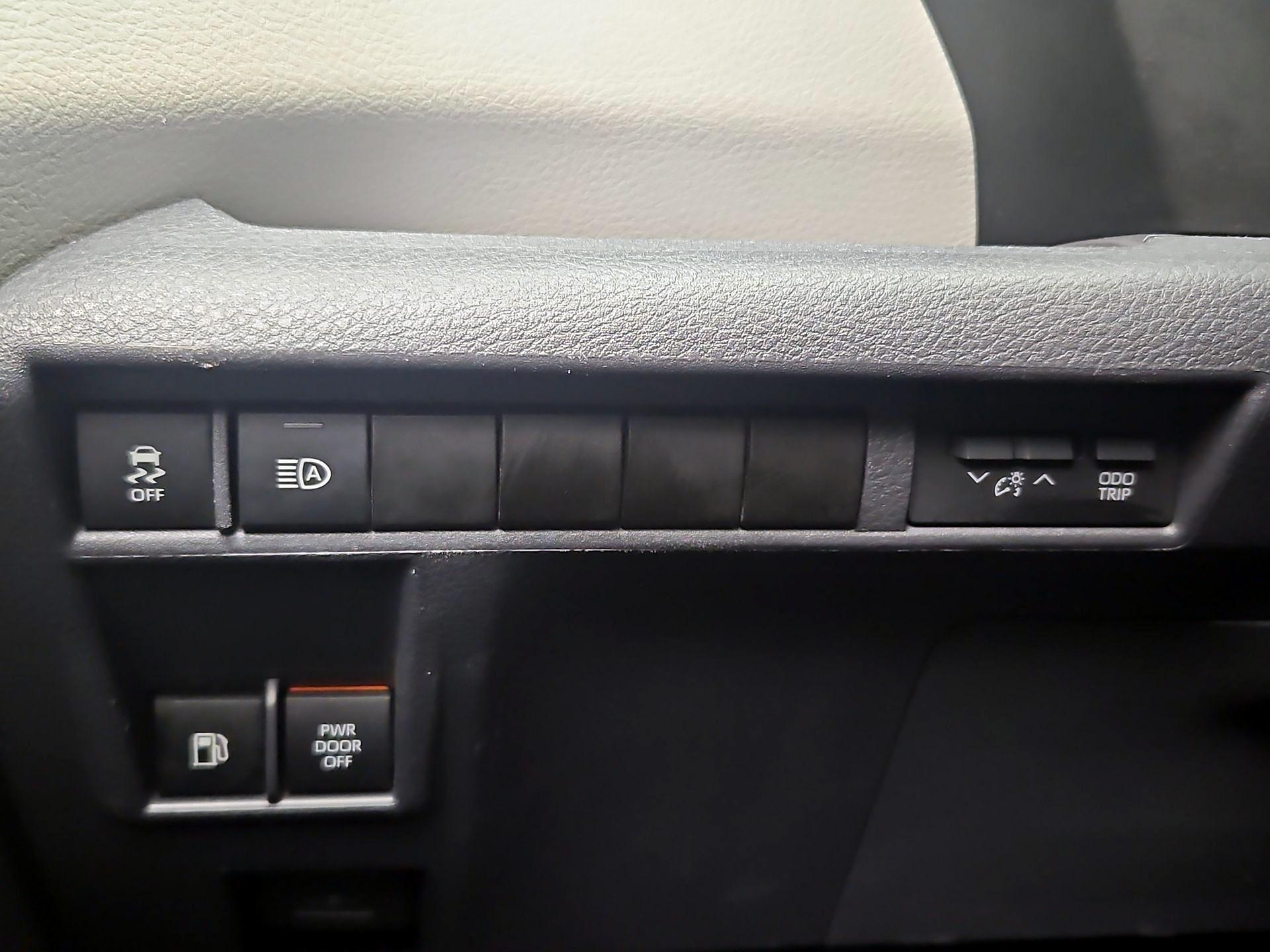 Thumbnail: 2021 Toyota Sienna - 13