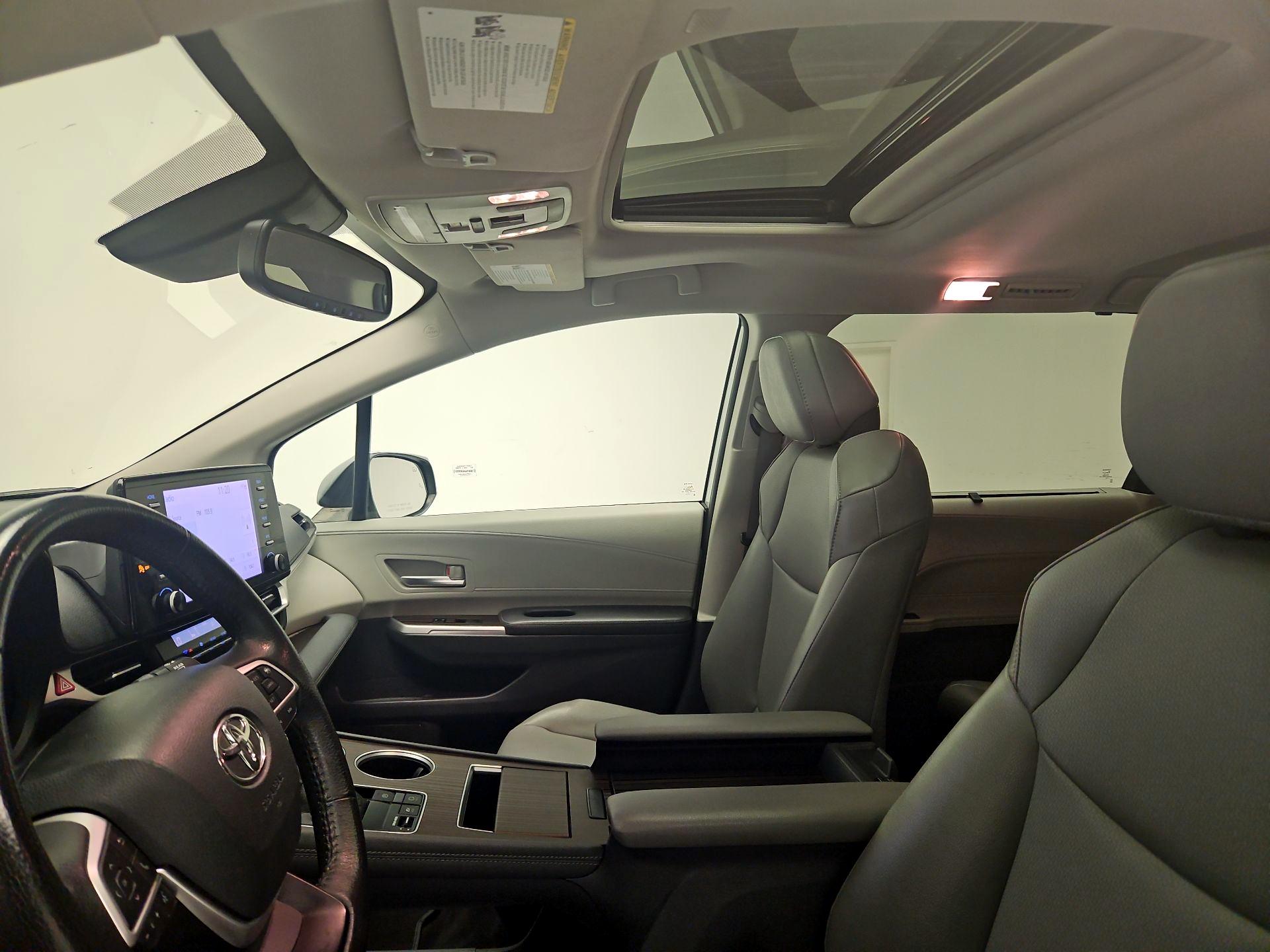 Thumbnail: 2021 Toyota Sienna - 19