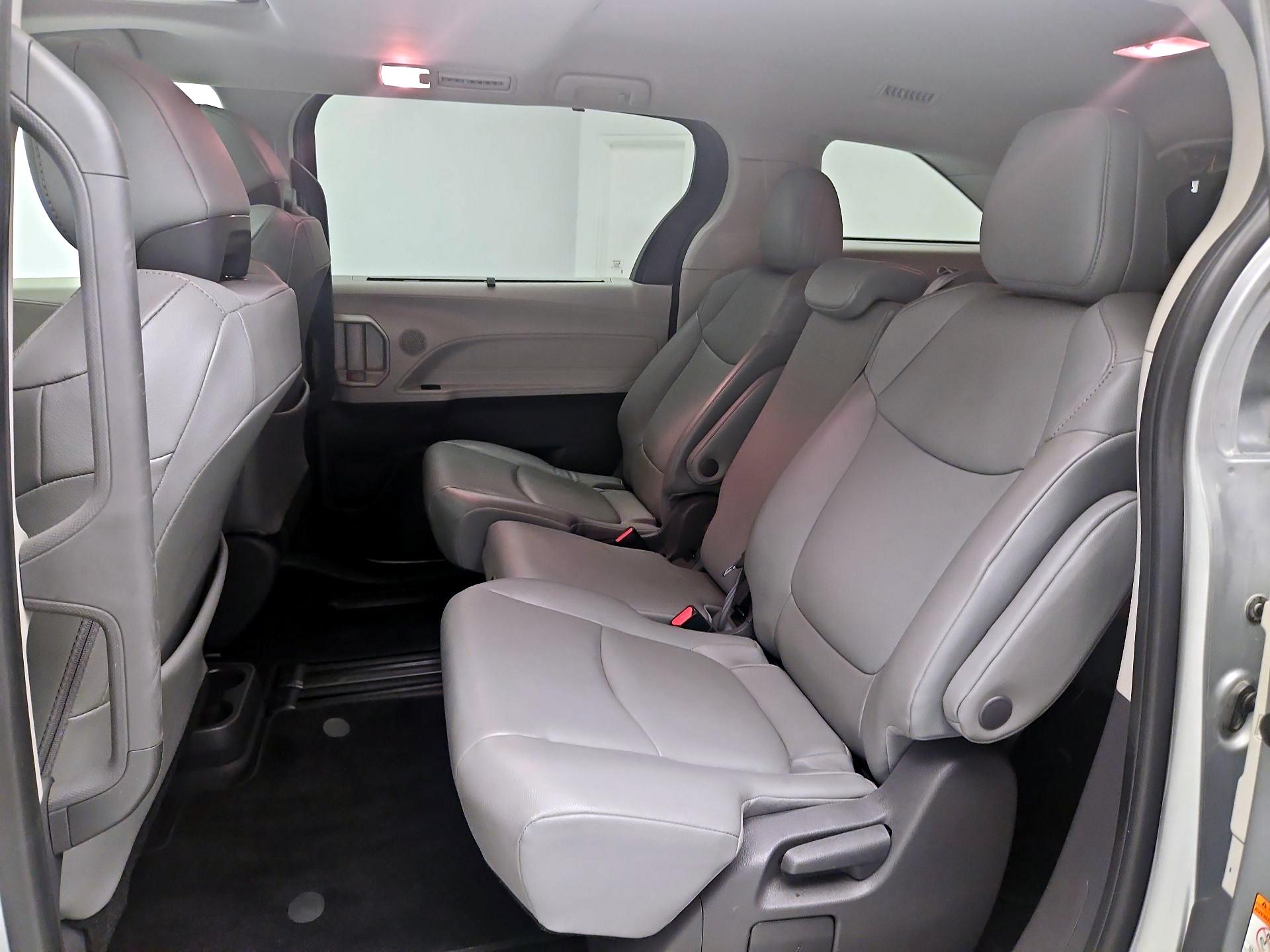 Thumbnail: 2021 Toyota Sienna - 20