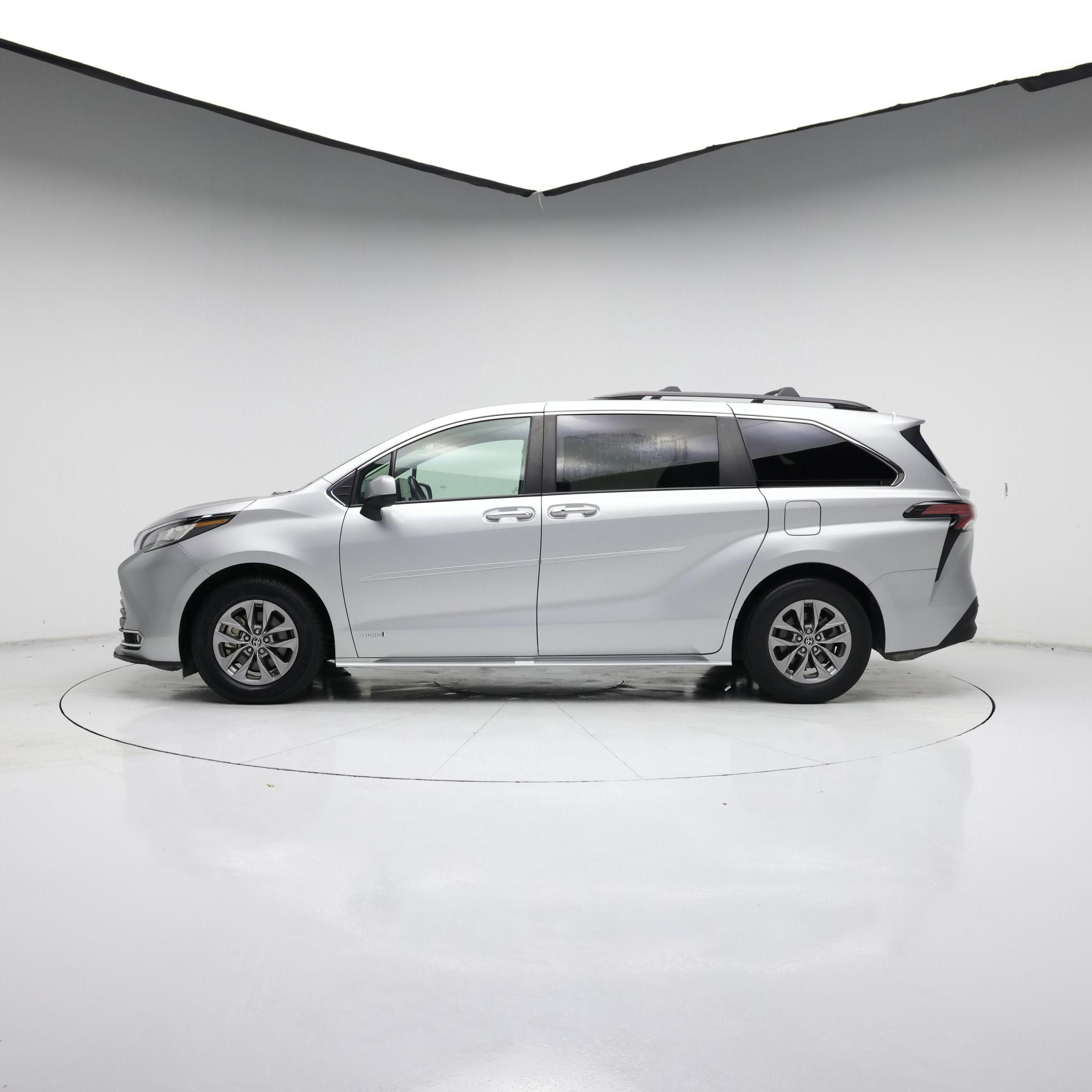 Thumbnail: 2021 Toyota Sienna - 3