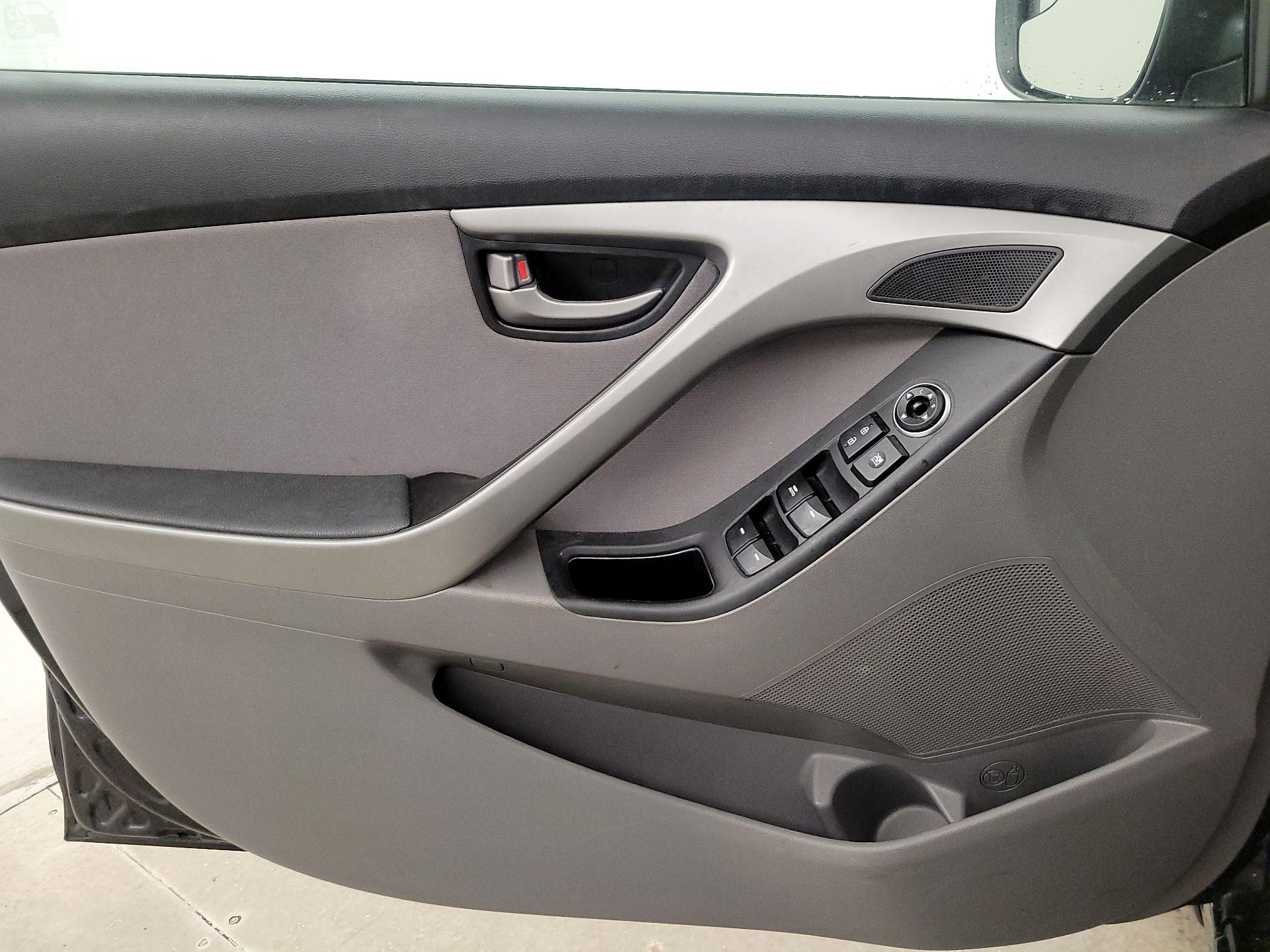 Thumbnail: 2015 Hyundai Elantra - 12