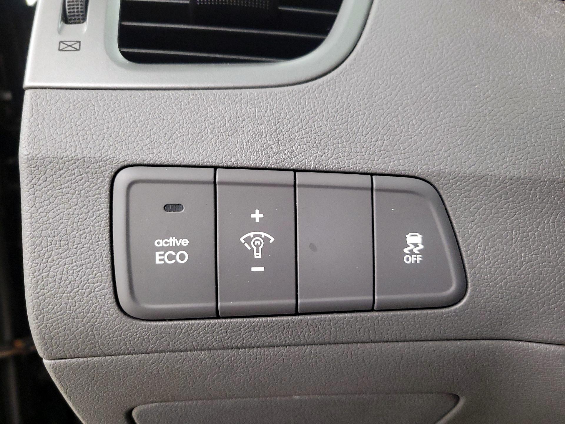 Thumbnail: 2015 Hyundai Elantra - 13