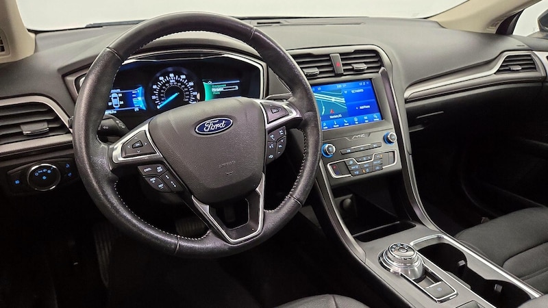 2020 Ford Fusion SE 9