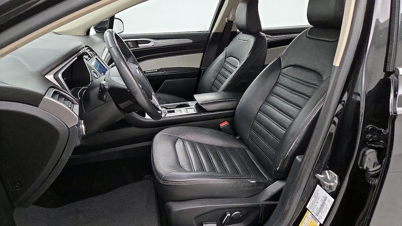 2020 Ford Fusion SE 11