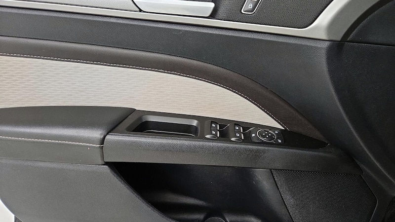 2020 Ford Fusion SE 12